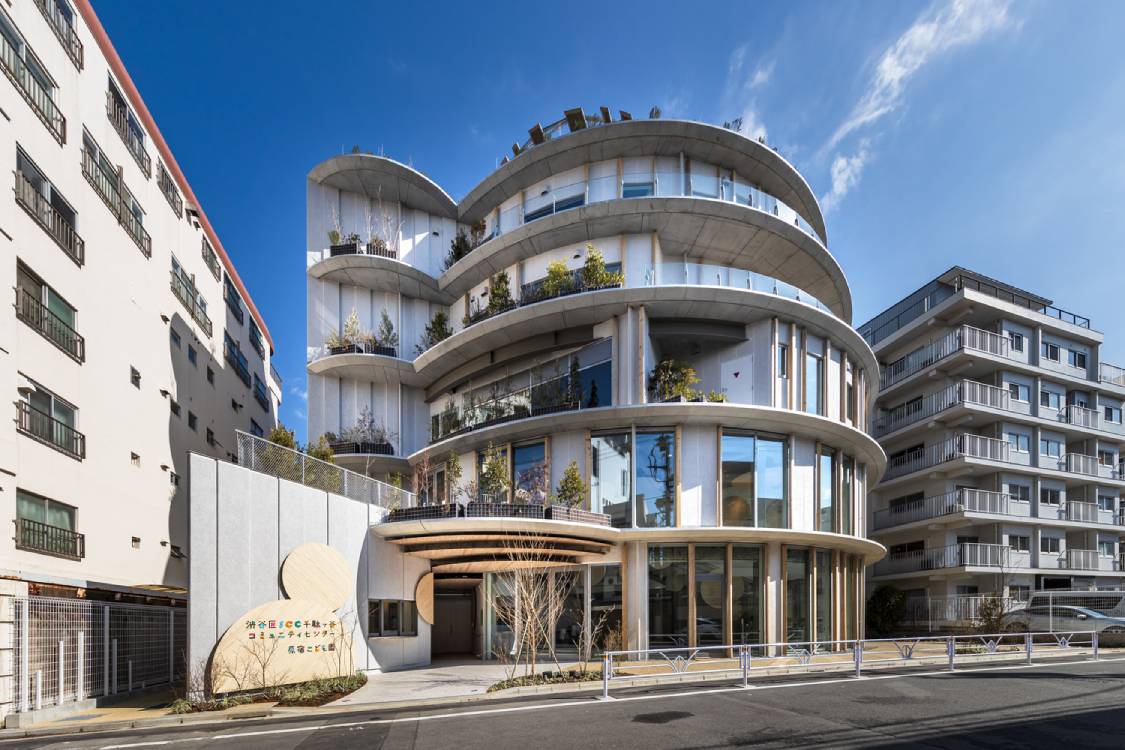 The Sendagaya Community Center exterior. Photo by Kawasumi-Kobayashi Kenji Photograph Office.