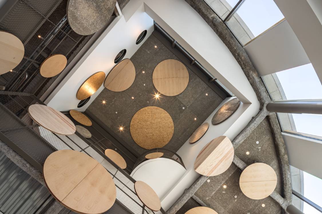 A rooftop look of the atrium. Photo by Kawasumi-Kobayashi Kenji Photograph Office.