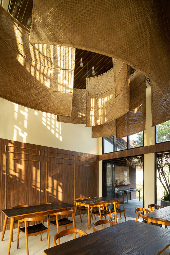Some of the interior design of the dining area. Photo by Ukara Studio.