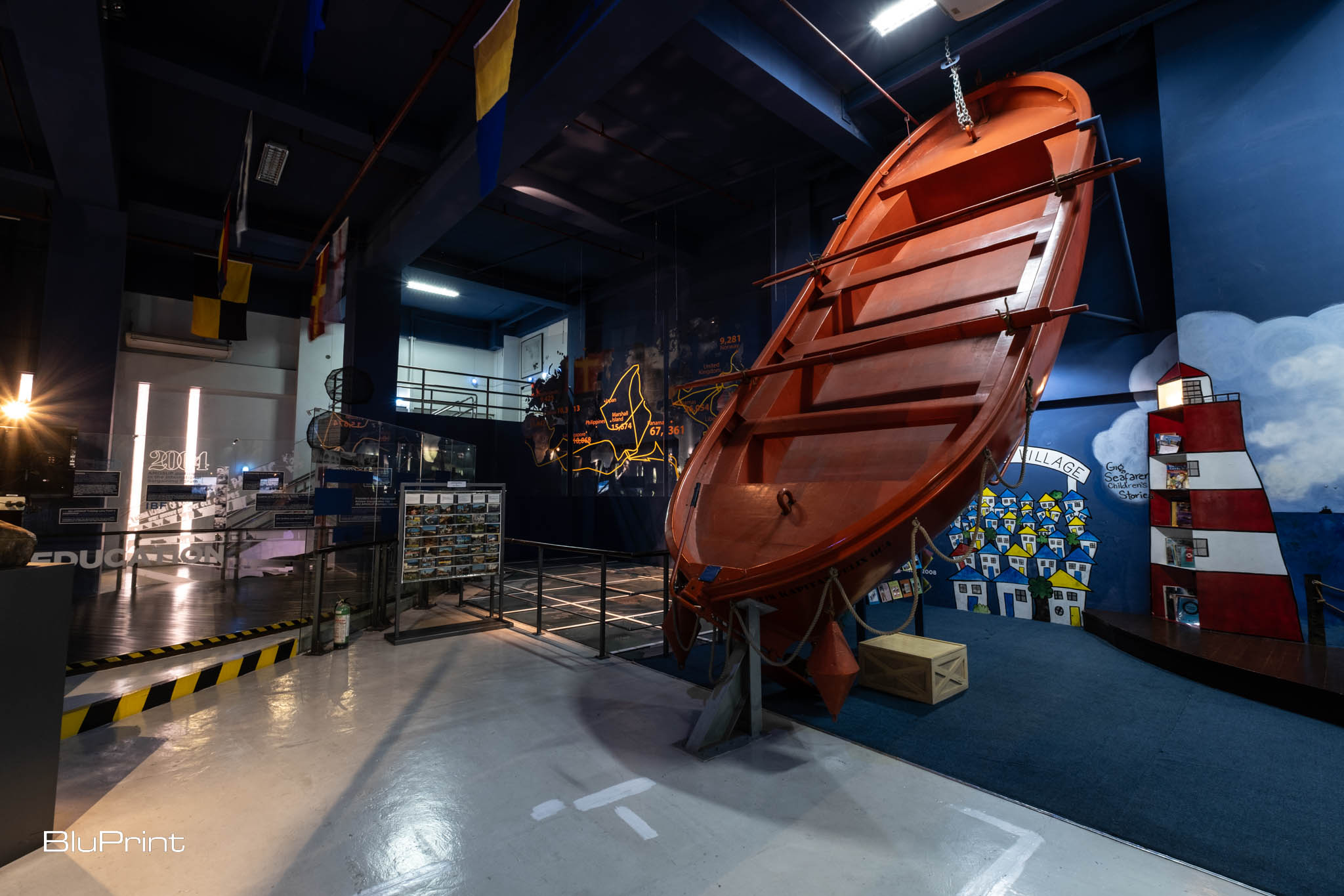  The museum’s glass floors reveal the pool area below, enhancing the sense of being surrounded by water.