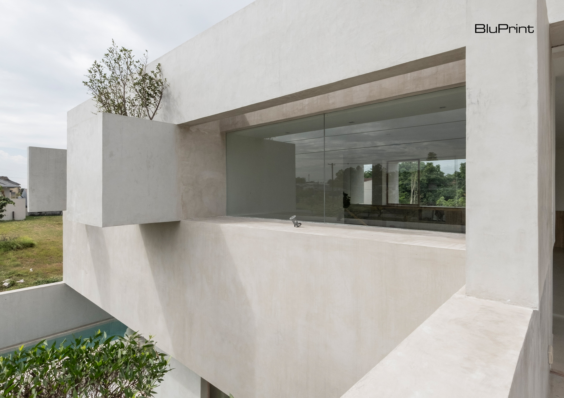 Through House: A Home That Transcends Traditional Boundaries.