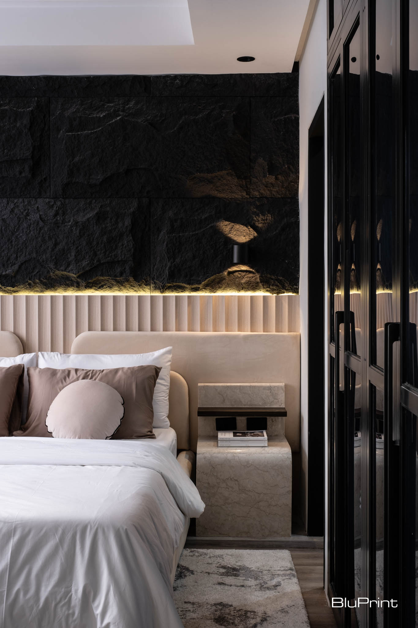 Embracing the Highlands: Inside a Stylish 2-Bedroom Mountain Retreat.