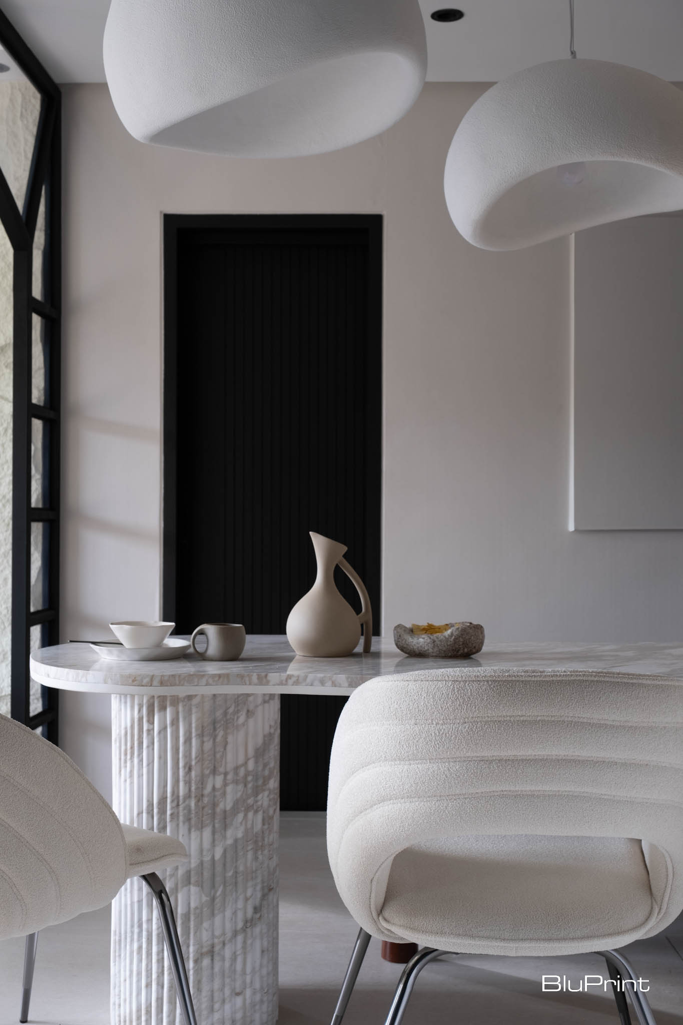 Embracing the Highlands: Inside a Stylish 2-Bedroom Mountain Retreat.