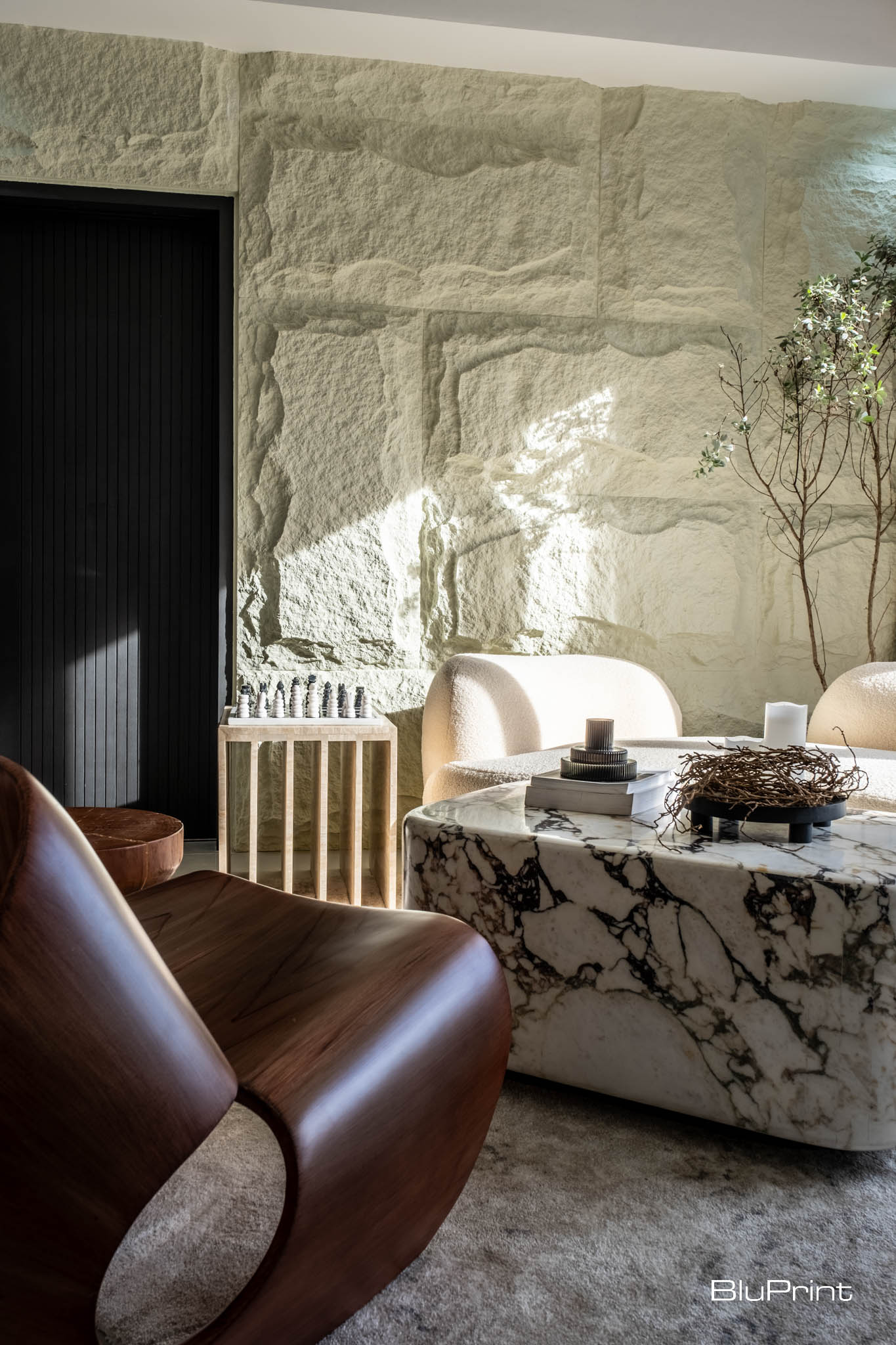 Embracing the Highlands: Inside a Stylish 2-Bedroom Mountain Retreat.