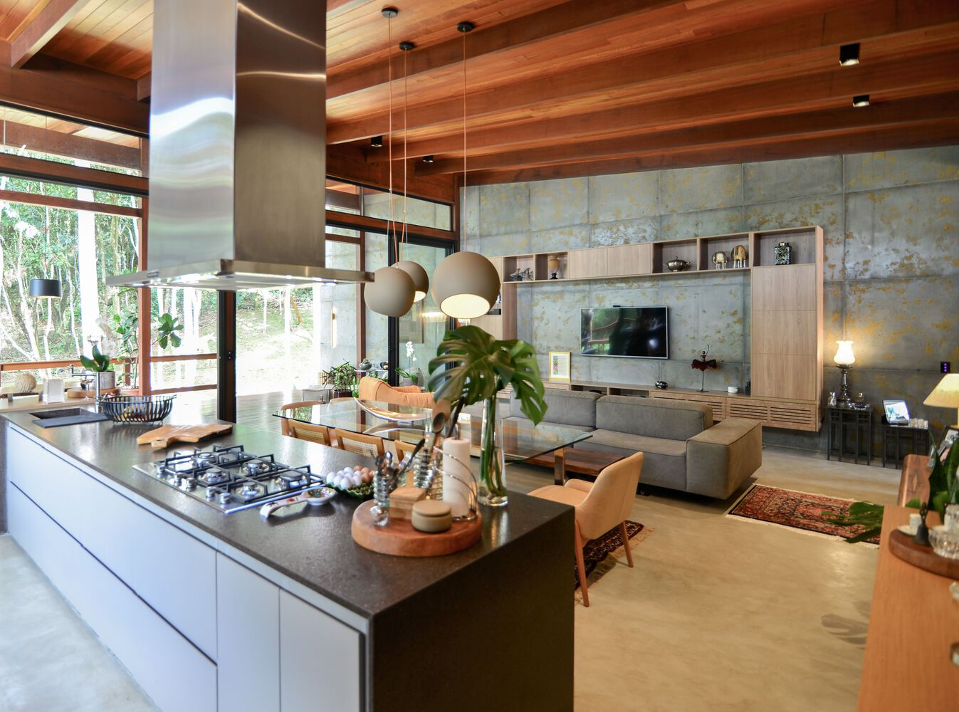 Kitchen area of Castanheiras House. Photo by Ronaldo Melo.