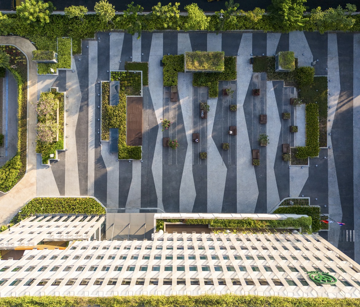 The arrival plaza. Photo by Trieu Chien.