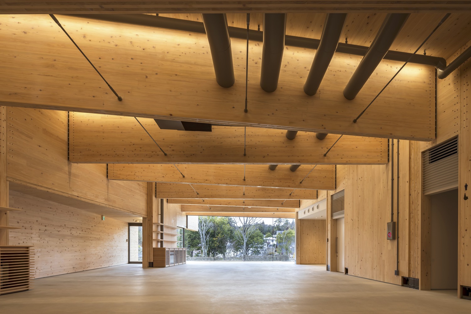 kibi-kogen-n-square-kengo-kuma-and-associates_13 - BluPrint The coworking space on the second floor. Photo by Kawasumi-Kobayashi Kenji Photograph Office.