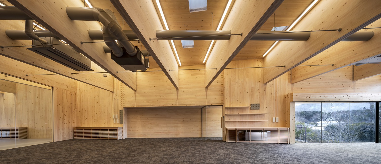 kibi-kogen-n-square-kengo-kuma-and-associates_14 - BluPrint Side view of the coworking space in the building. Photo by Kawasumi-Kobayashi Kenji Photograph Office.