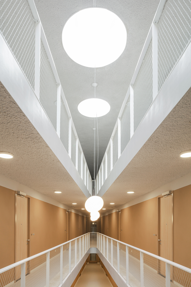 Hallway area of Porseleinen Toren. Photo by Sebastian van Damme.