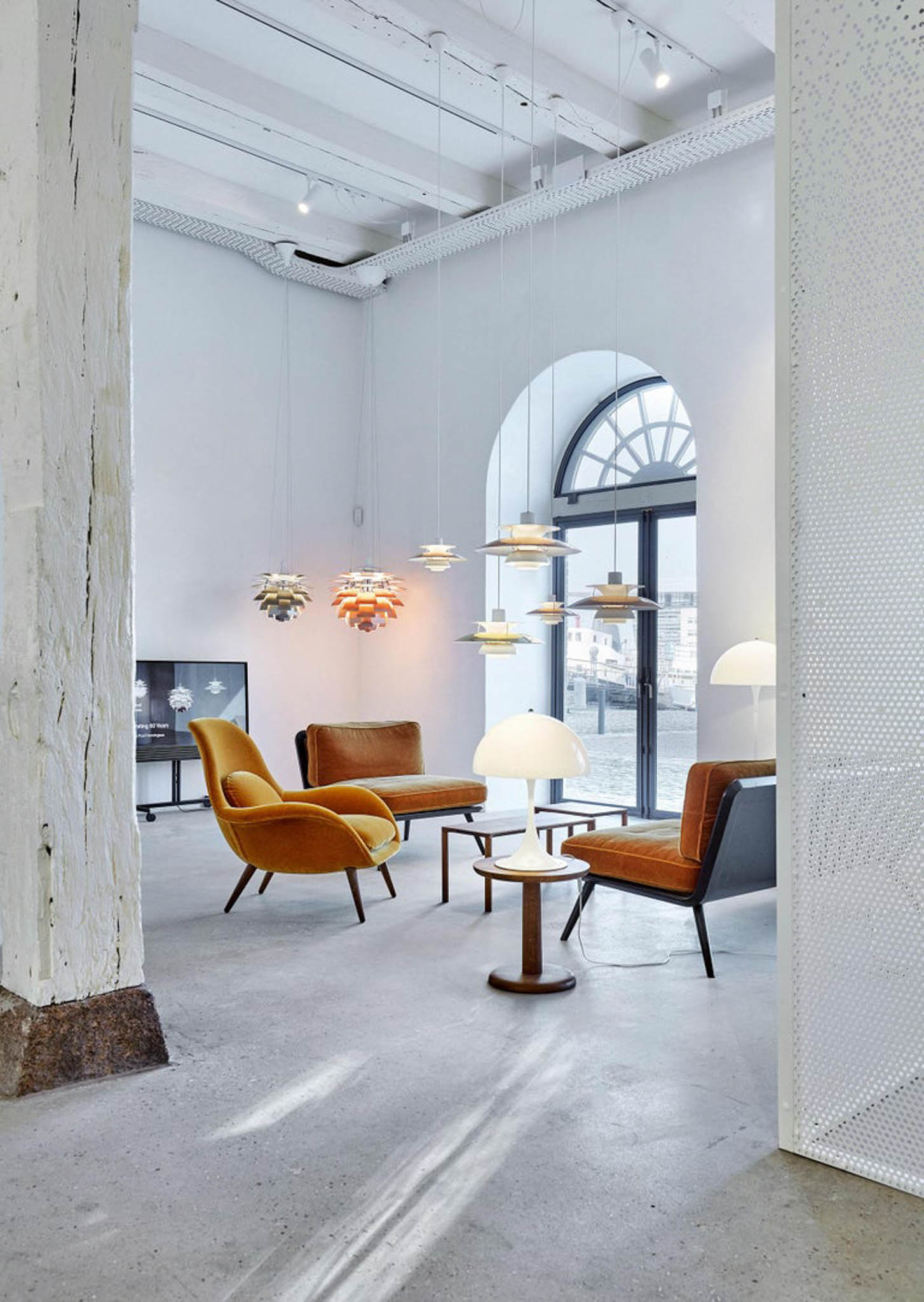 PH Artichoke Featuring Diverse Leaves.