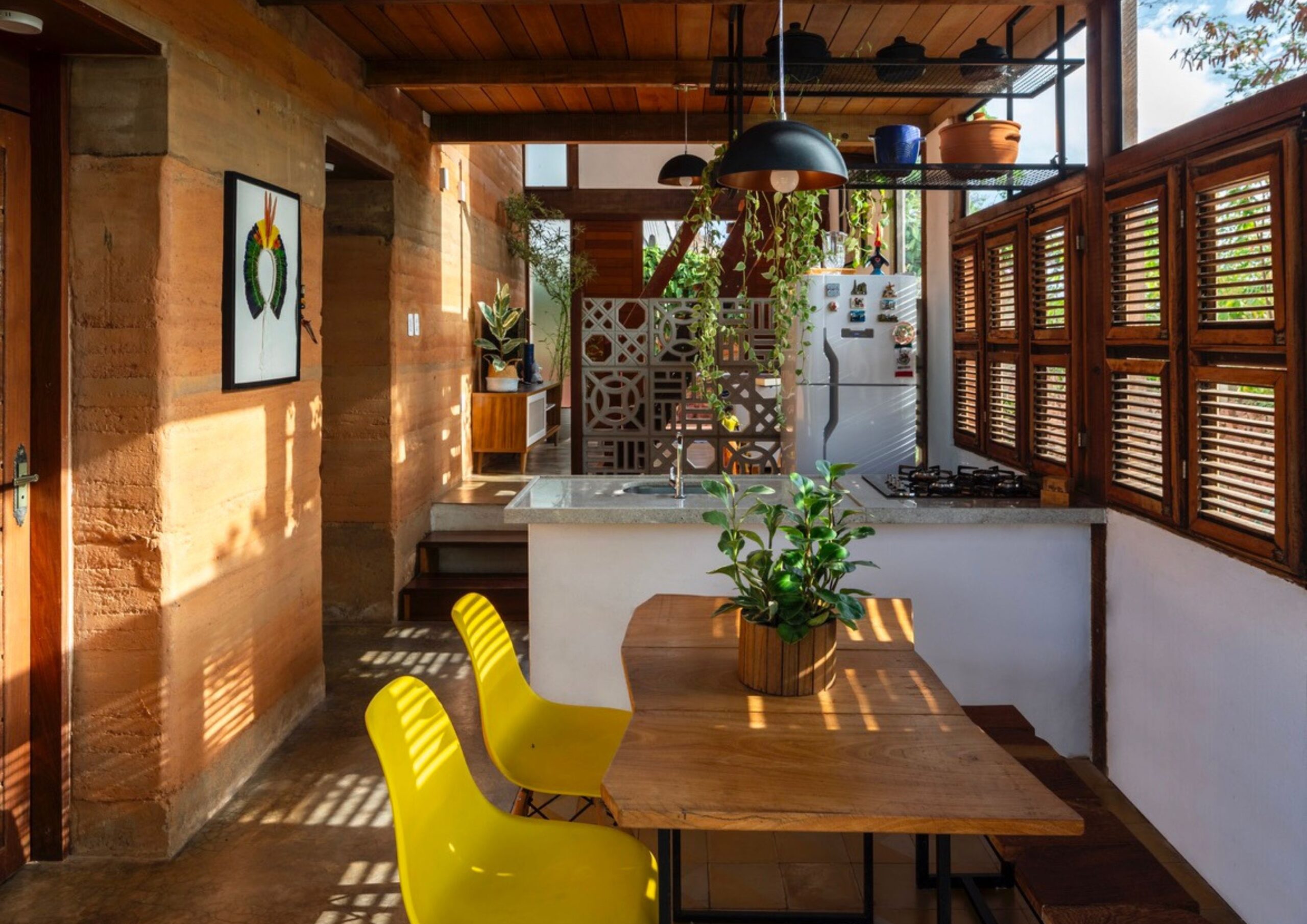 Wrong Shoe Theory: How to Break Interior Rules Through Mismatches.