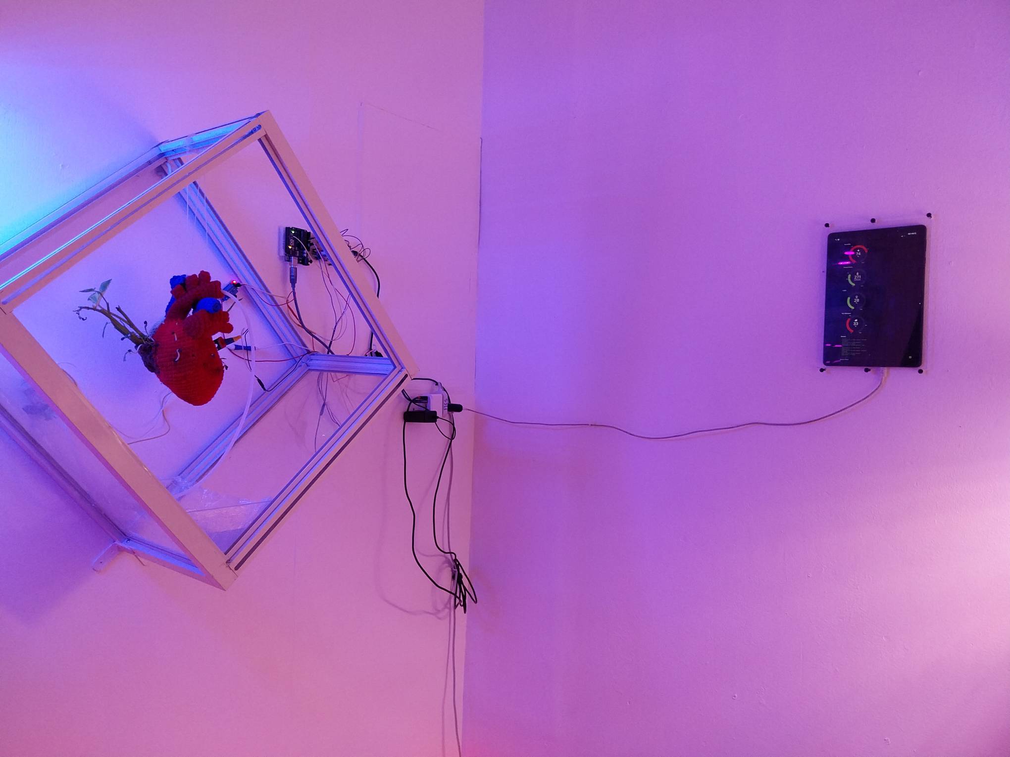 The heart and a tablet monitor connected to it.