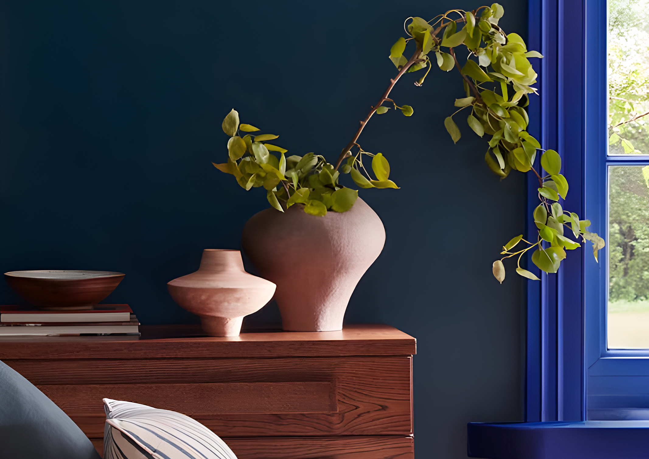 Double Drenching: The Unique Dramatic Two-Tone Paint Idea Trend.