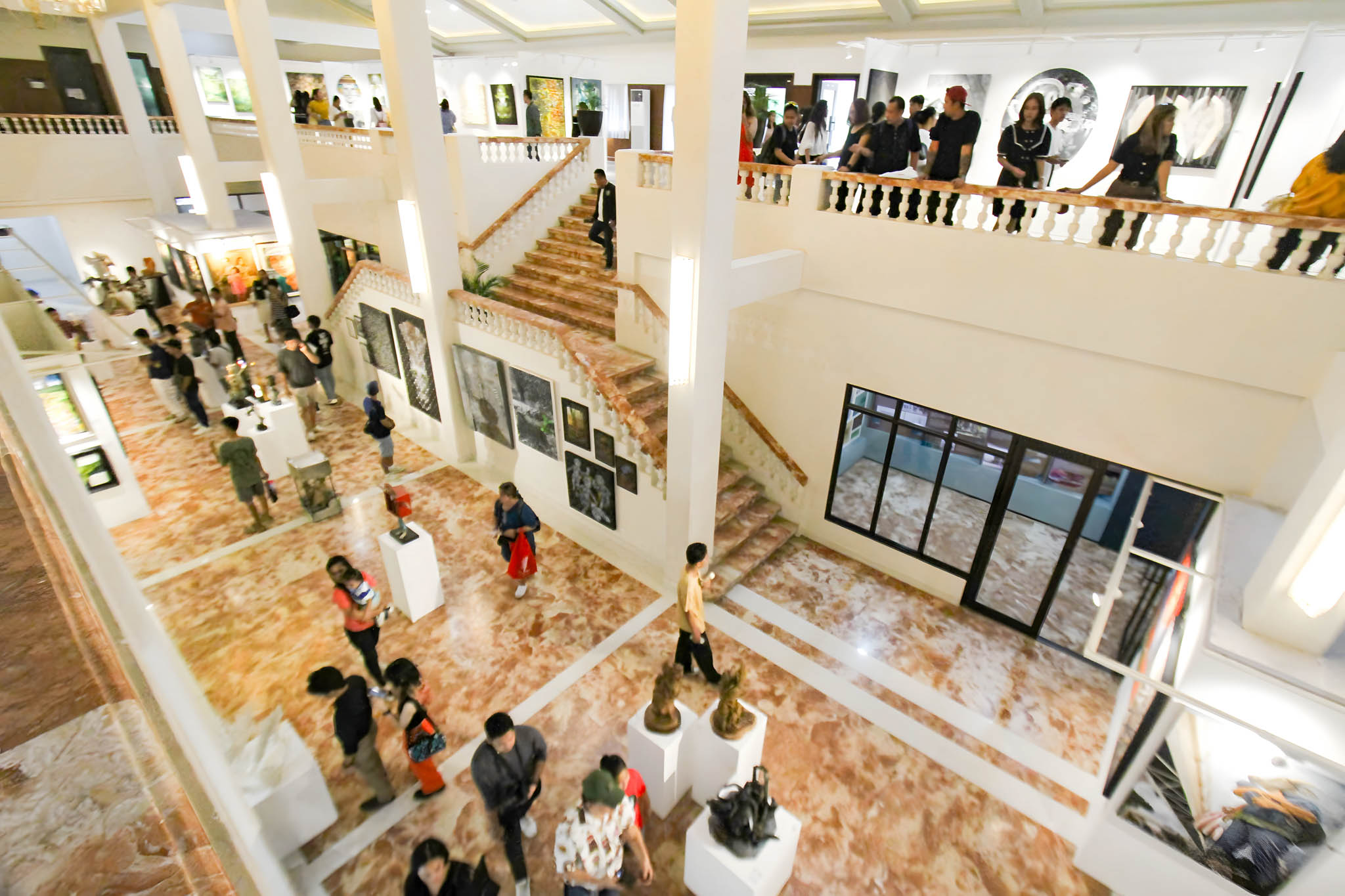 The crowd at Luzon Art Fair.