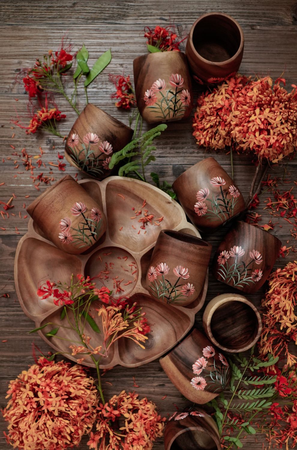 Tablescape Ideas from Kultura for Sustainable Thanksgiving.