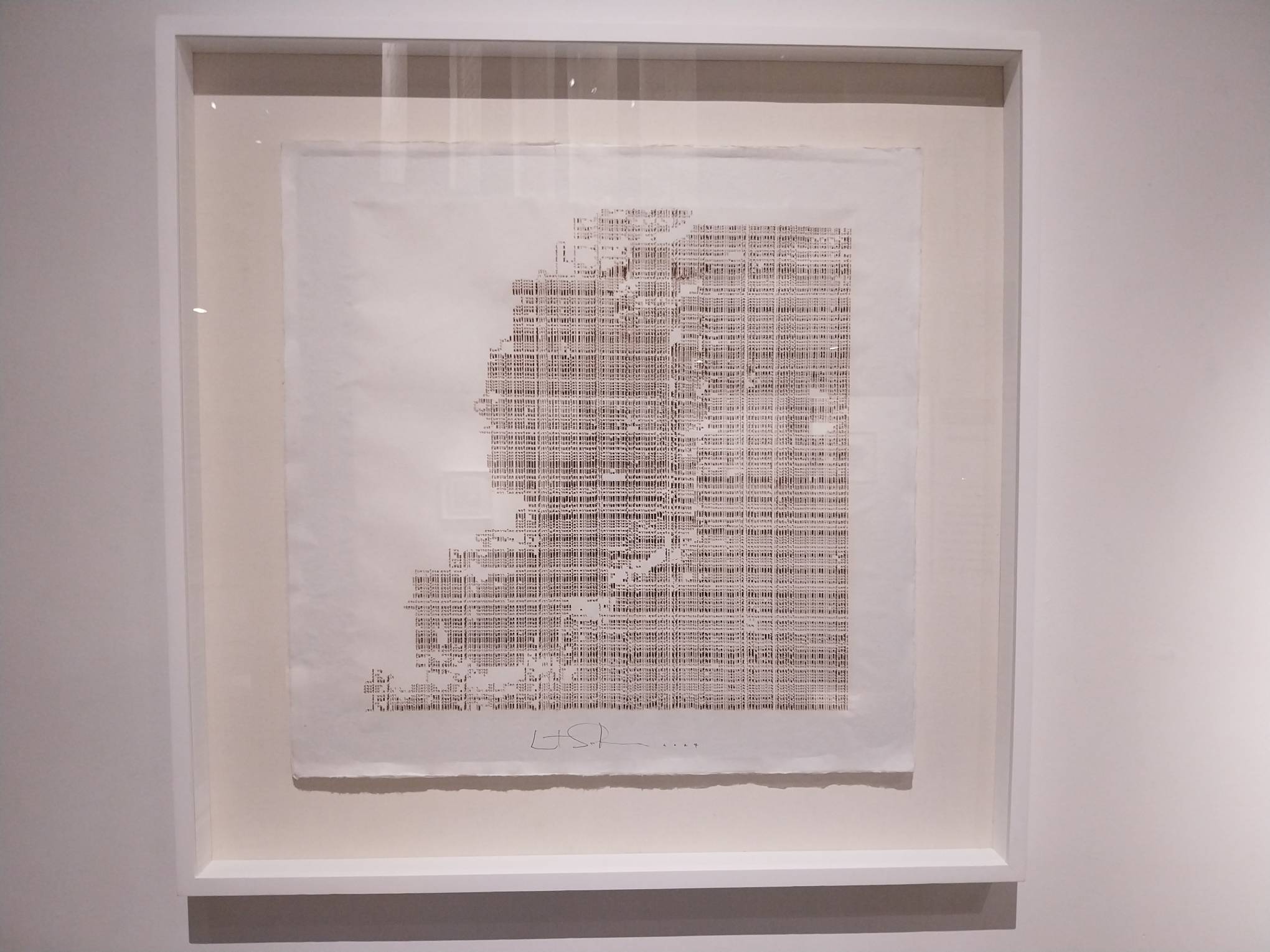 A mountain-like work for "Crisis in Meaning" by Wataru Sakuma.