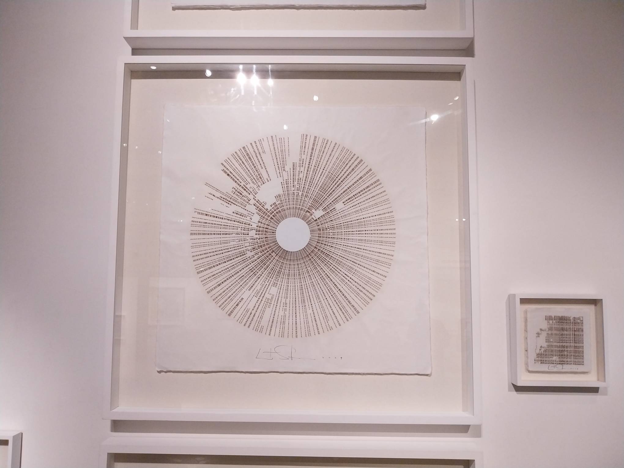 A circular work for "Crisis in Meaning" by Wataru Sakuma.
