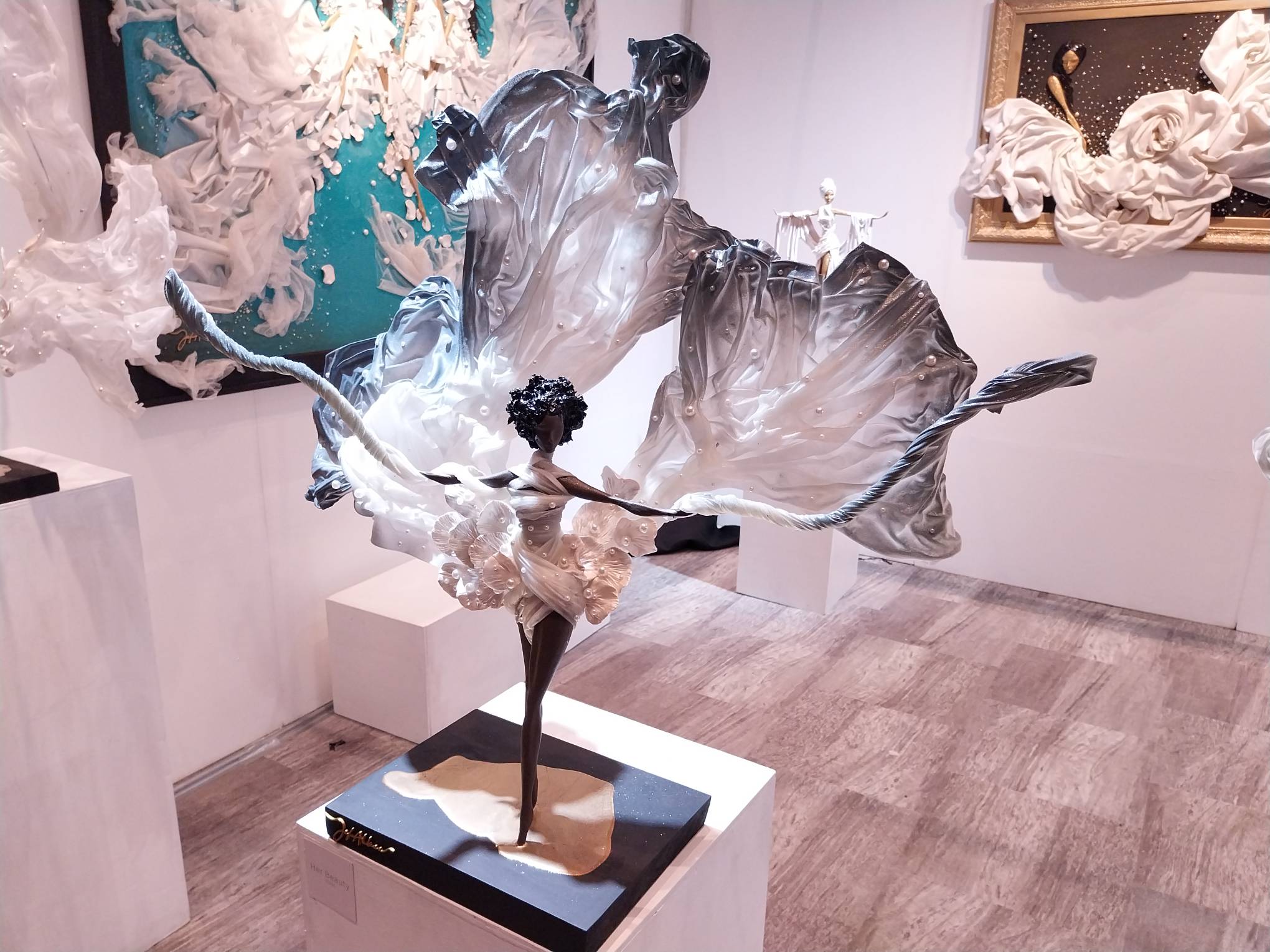 Sculpture at Jef Albea's exhibit at Manila'Bang Show 2024.