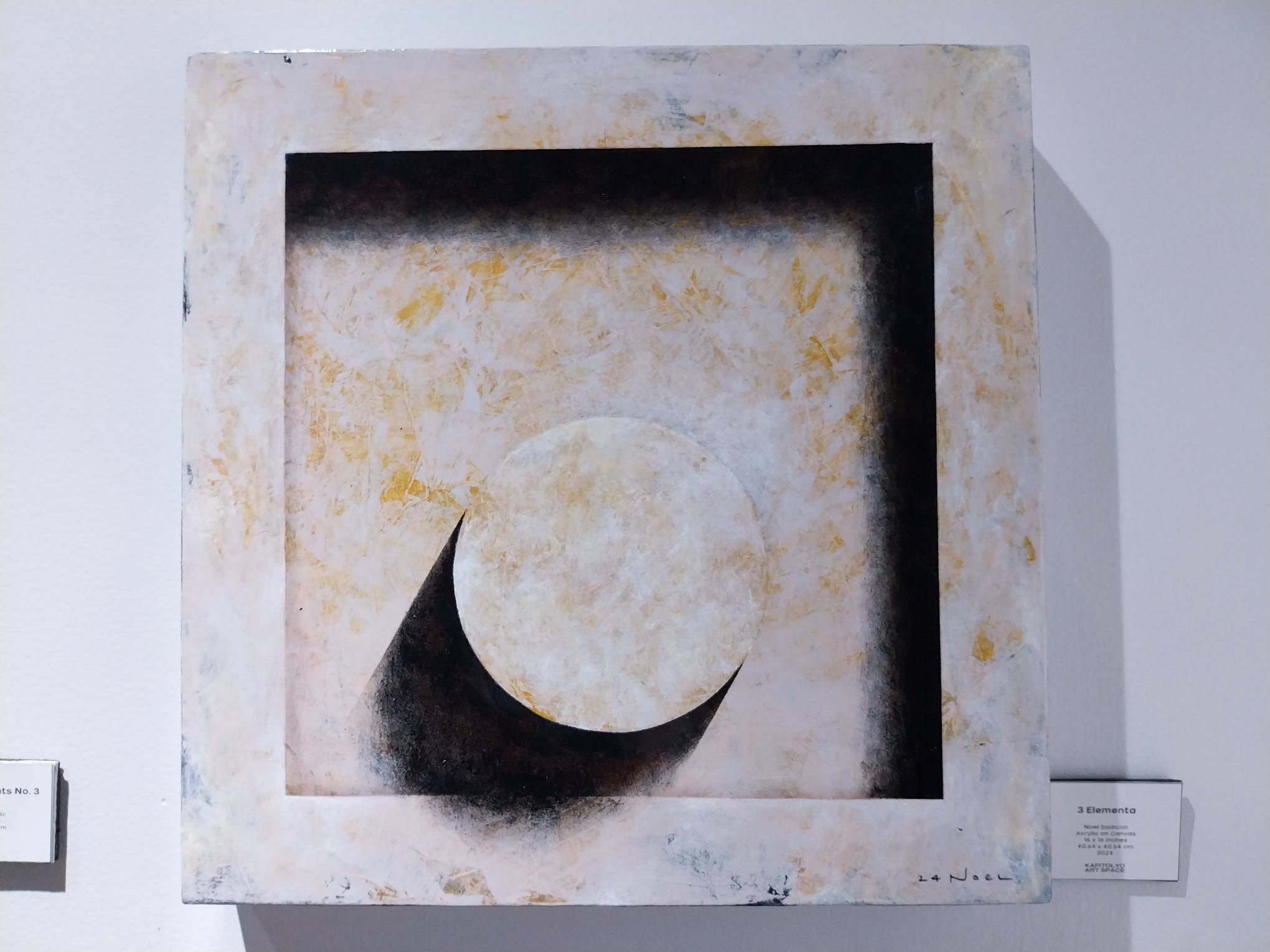 Painting mimicking concrete shown for "Projekt Kapitolyo."