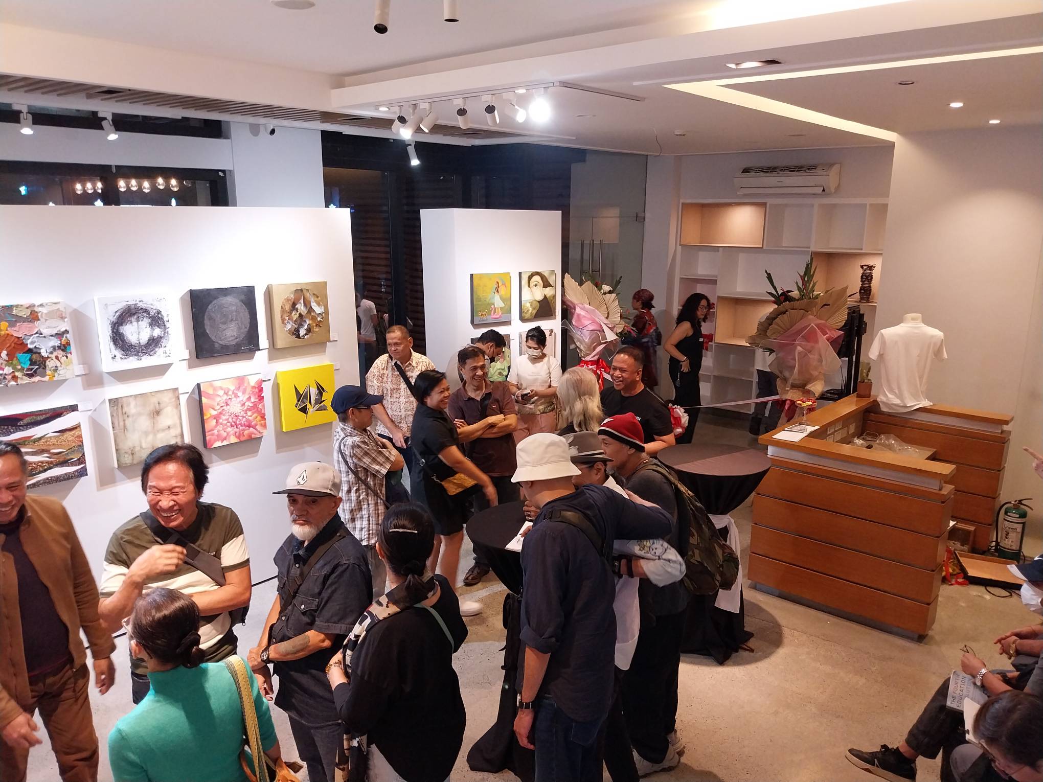 The crowd during the opening of "Projekt Kapitolyo."