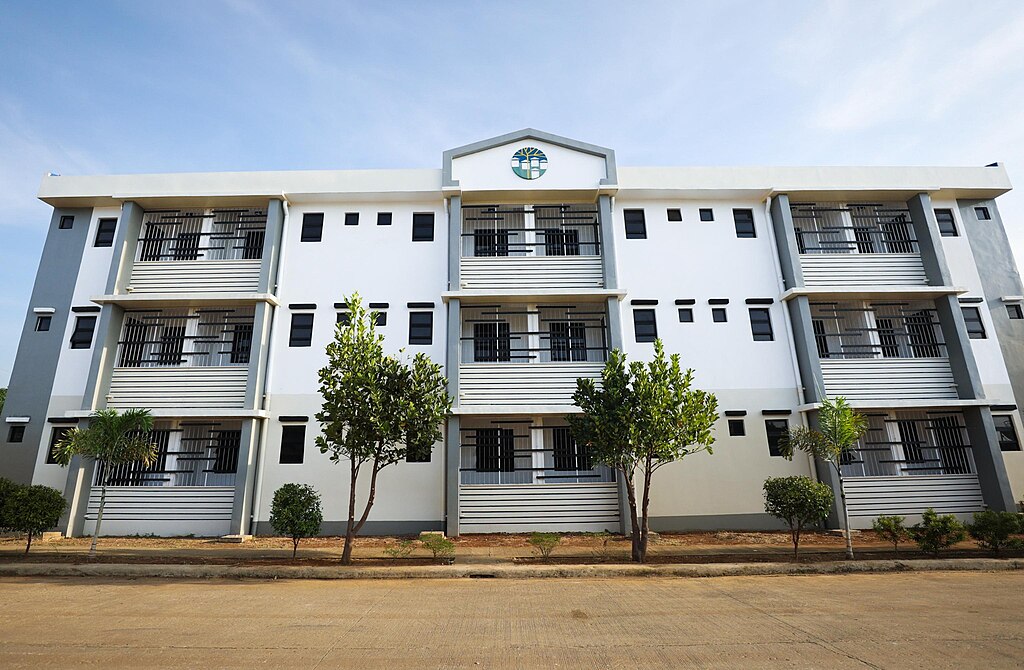 A socialized housing project built by the National Housing Authority. Photo by Presidential Communications Office. Source: Wikimedia Commons.