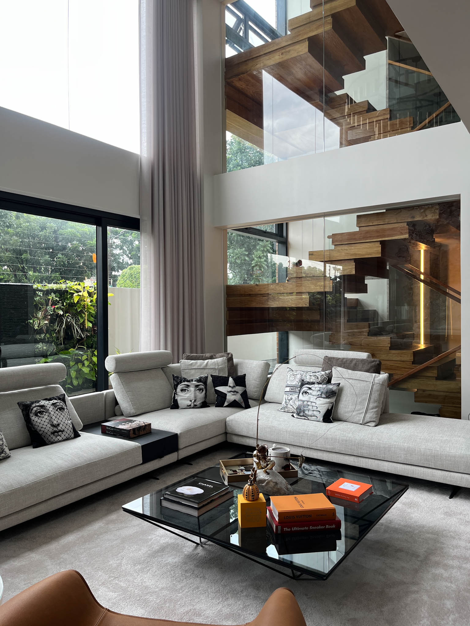 A Welcoming Showcase Ground Floor.