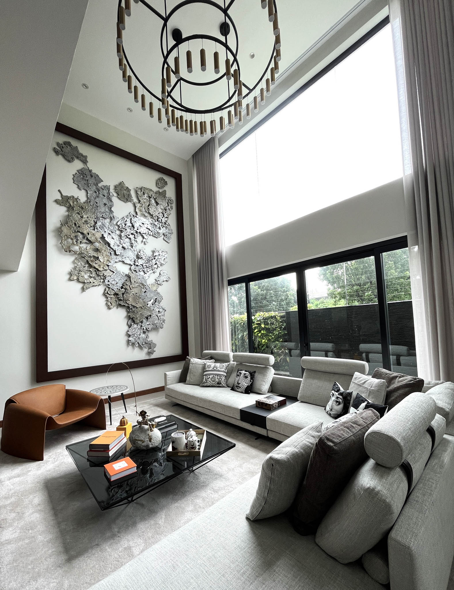 A Welcoming Showcase Ground Floor.