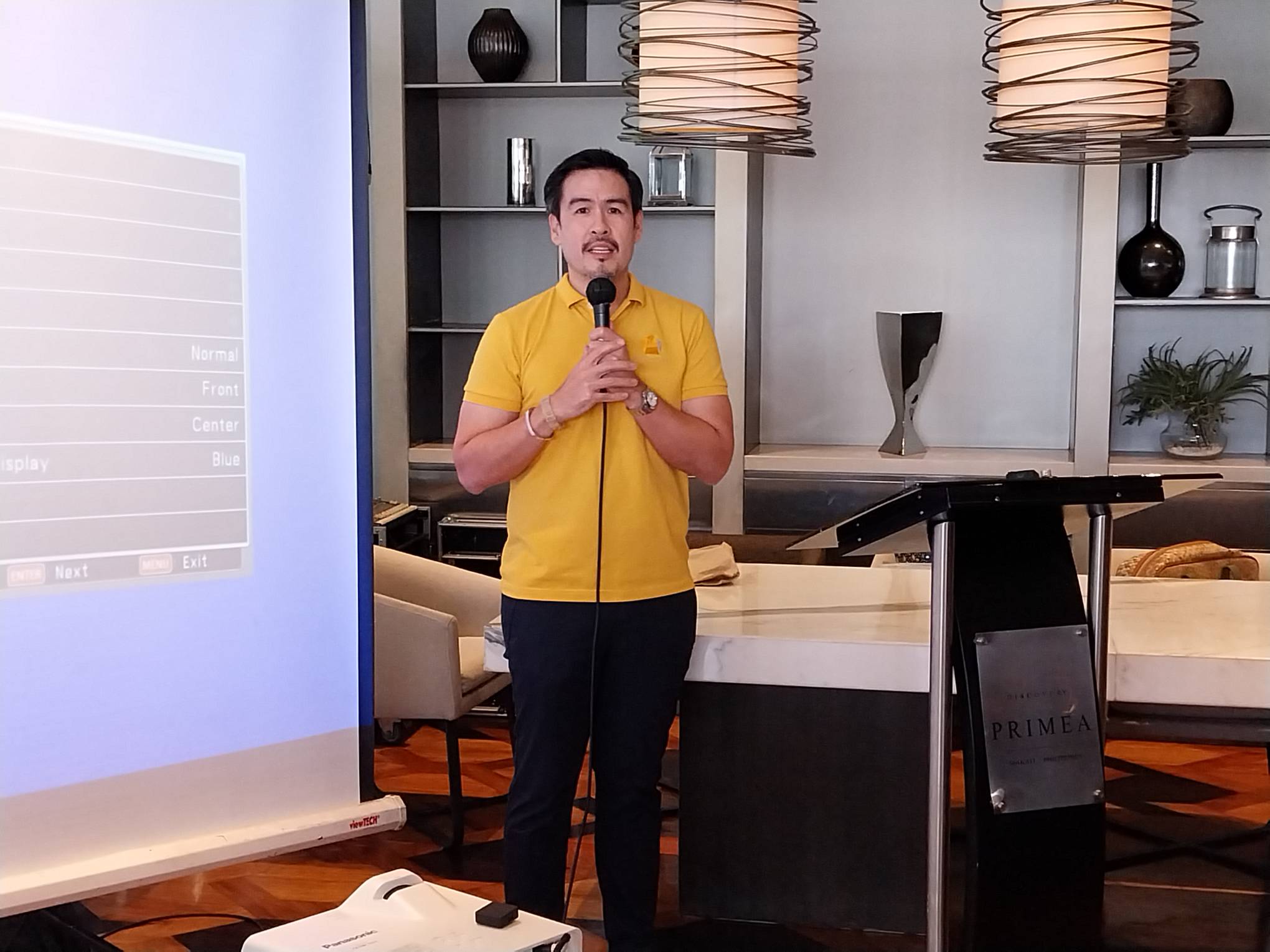 The Art House founder Carlo Pineda discussing "Lakbay: Voyages Into the Absolute." Photo by Elle Yap.