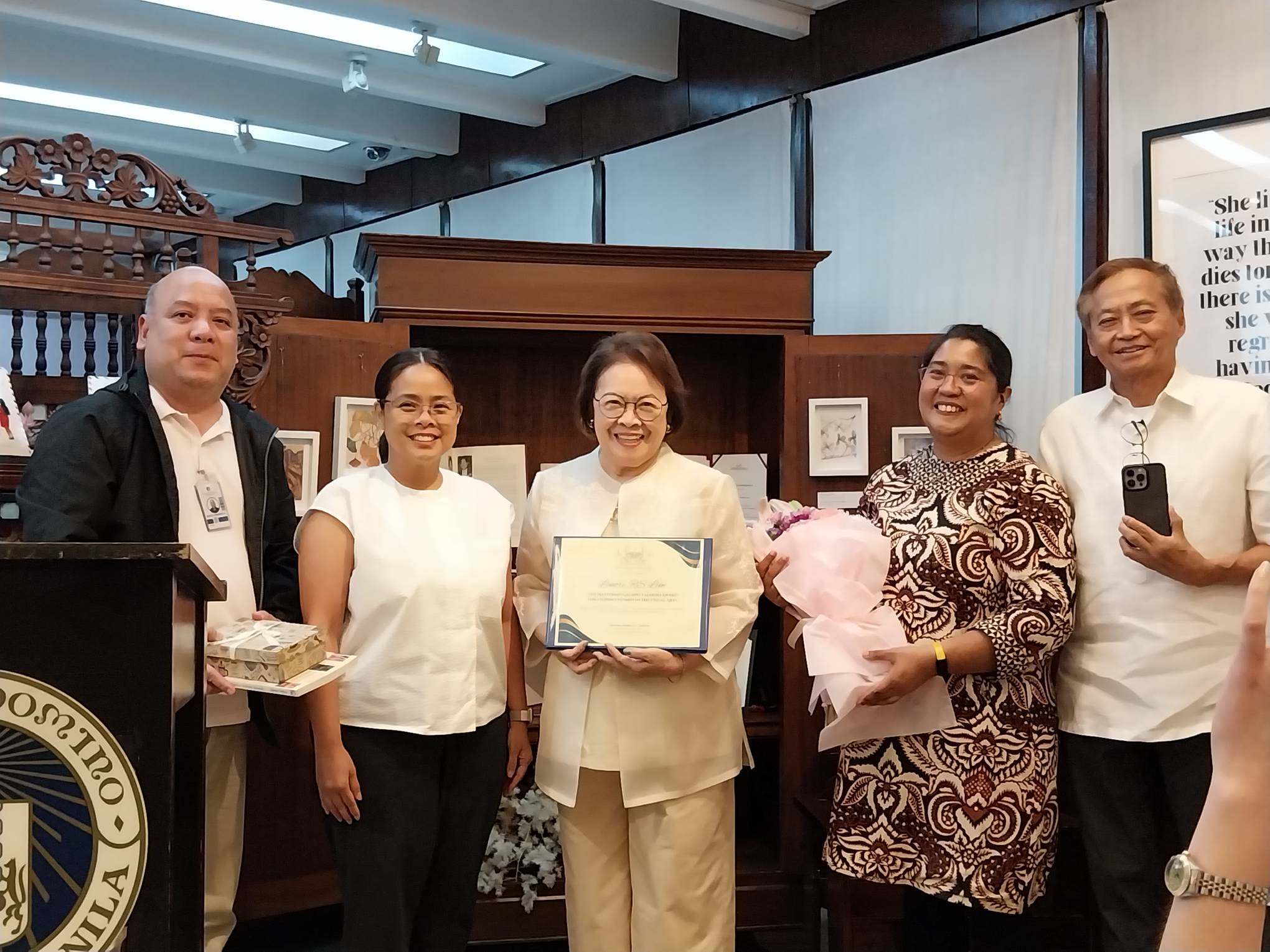 Lenore RS Lim [Center] accepting accolades from the Ateneo Library of Women's Writing for her contribution to visual arts.