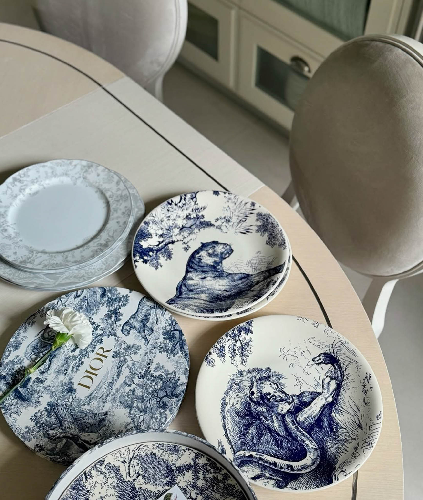 The Latest Luxurious Tableware Styles Spotted on A-List Tables.