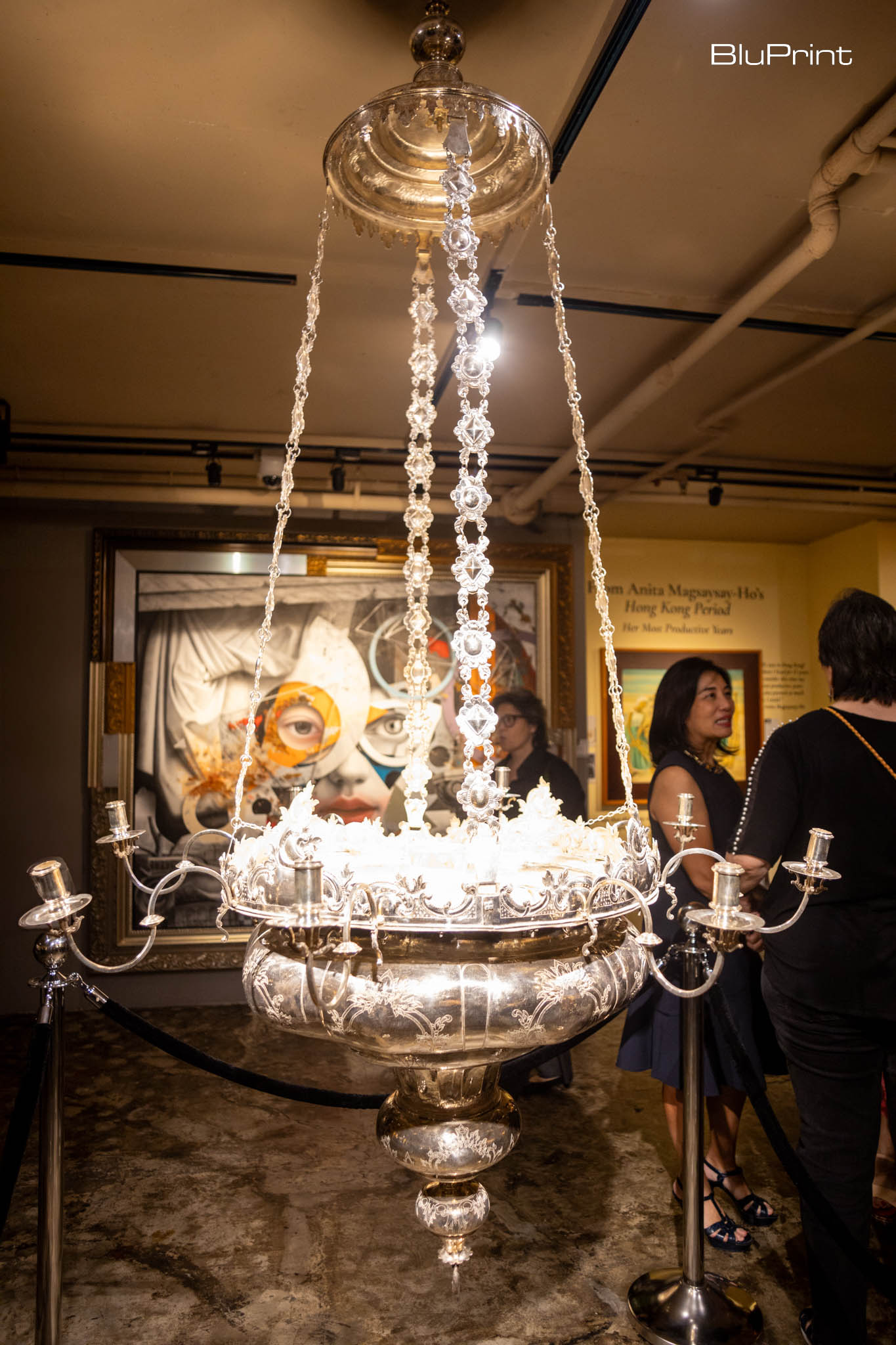 A silver chandelier hanging at the León Gallery.