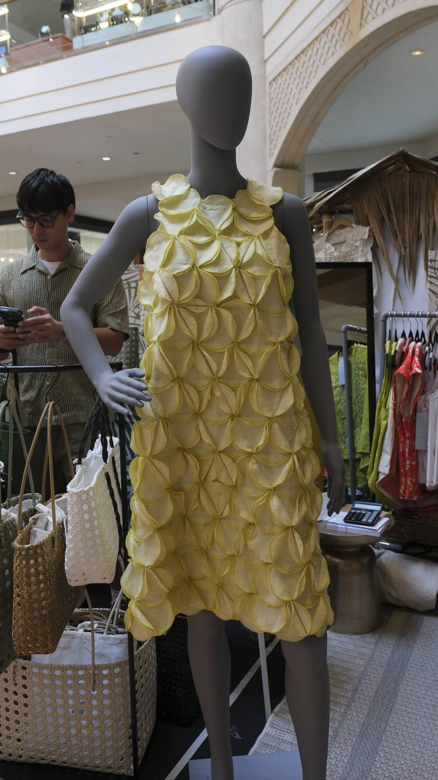 A yellow dress as seen in ArteFino 2025.