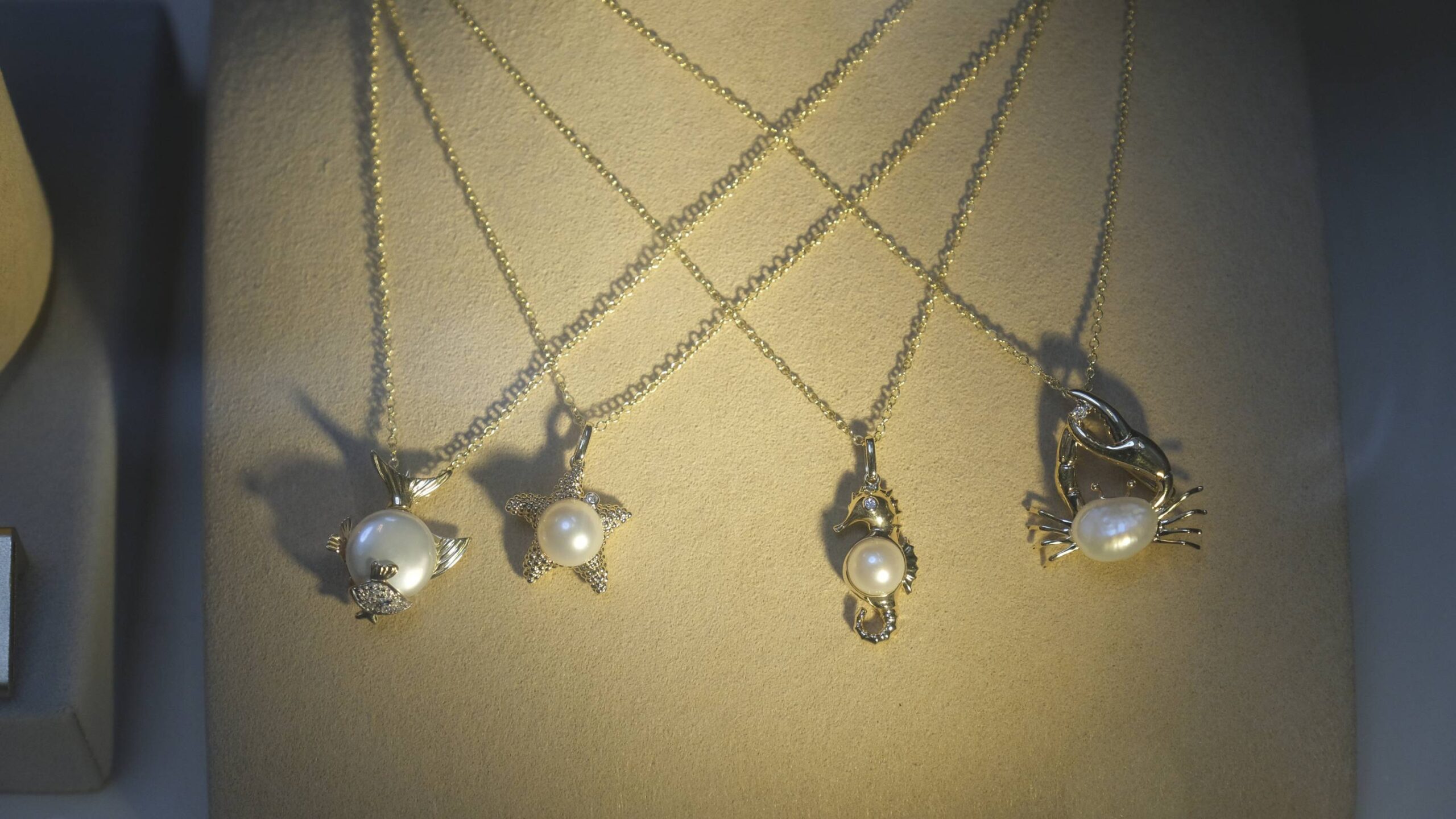 Necklaces from ARAO Jewellery for ArteFino Resort 2025.