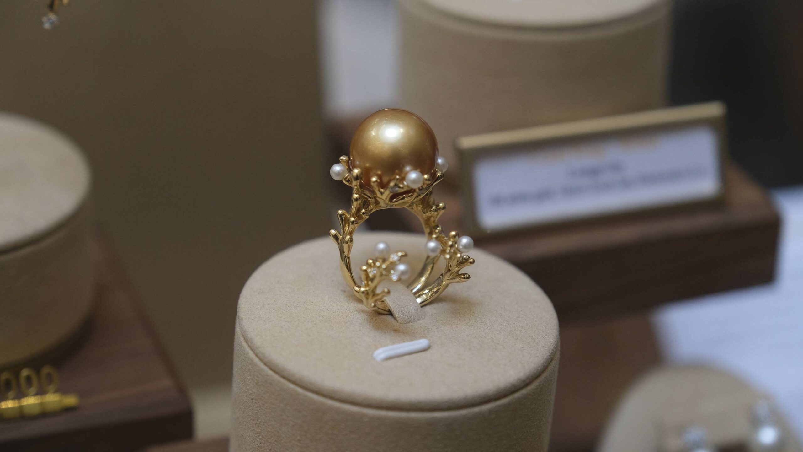 A pearl ring from ARAO Jewellery for ArteFino Resort 2025.