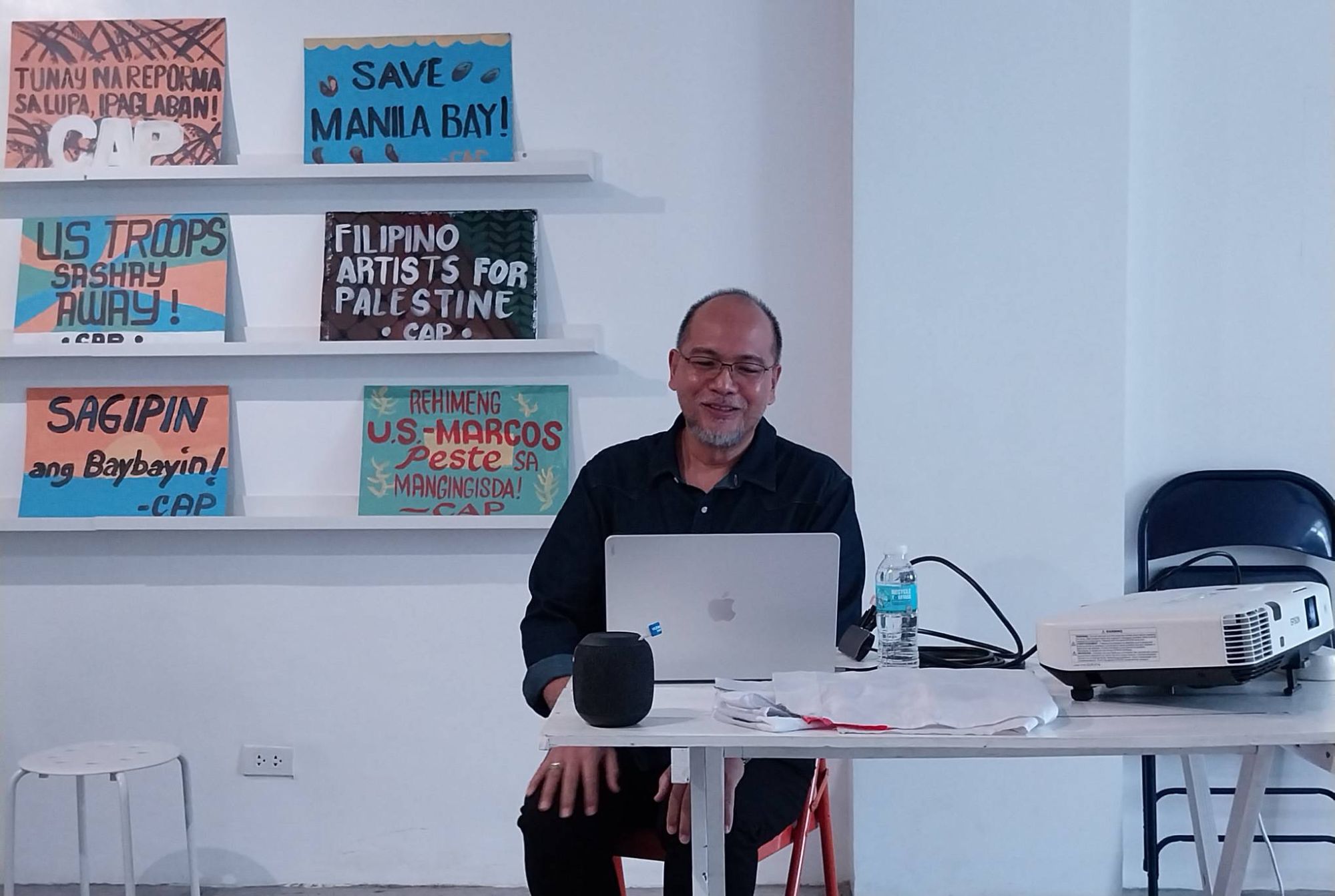Justin Nicolas during his talk about creativity in social work for 