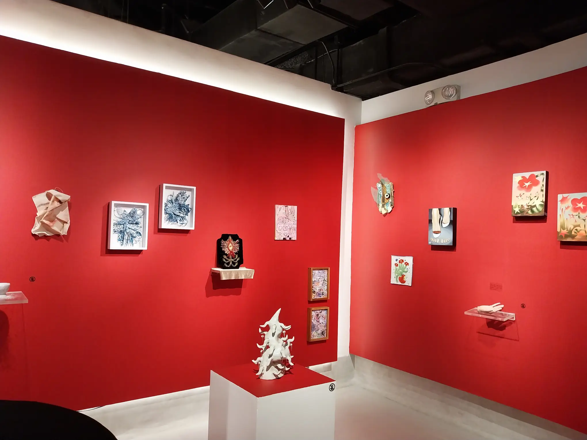 A view of the exhibit "A Knife Sharpens Itself," an exhibit by Brisa Amir inspired by xenofeminism.