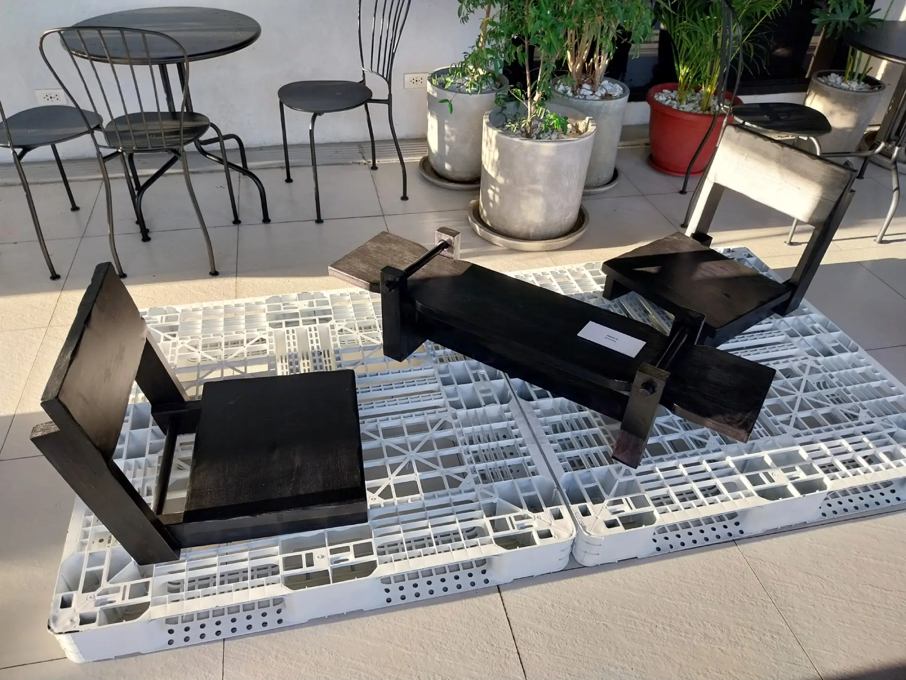 Simon Te's "Grounding Chair and Table."