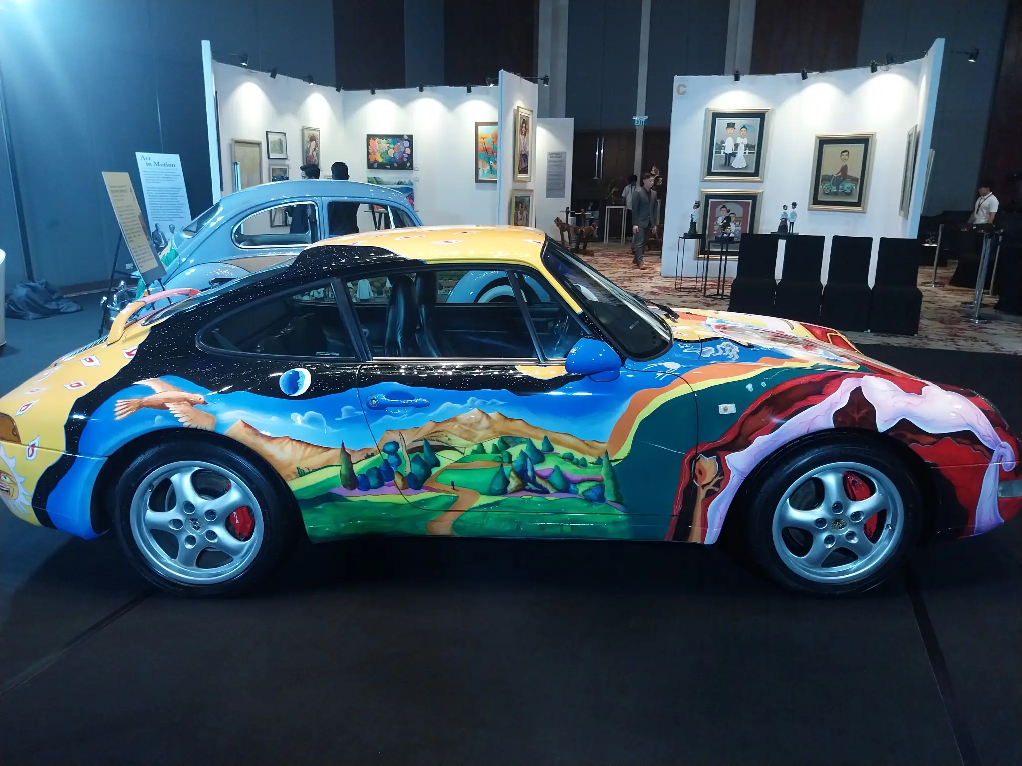 Porsche Cabriolet with side design.