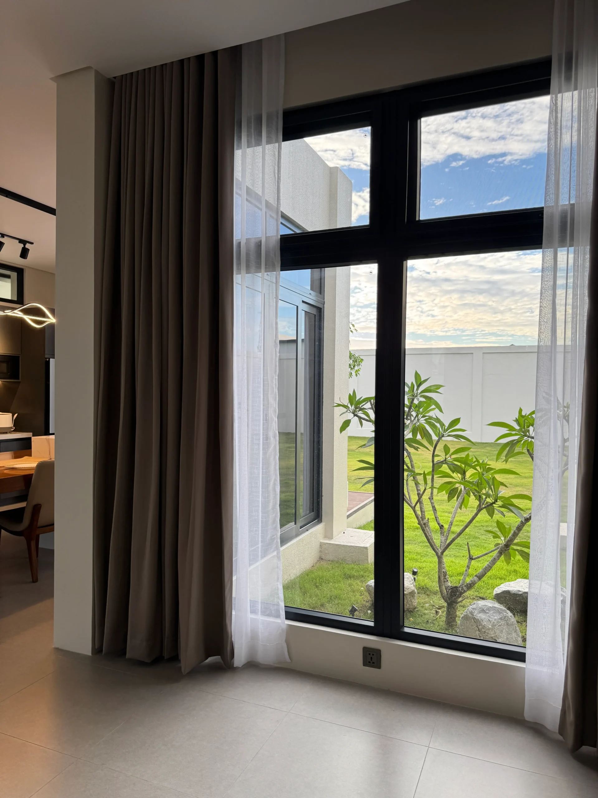 The Aeris: A Floating Cube House Made for the Millennial Aesthetic.