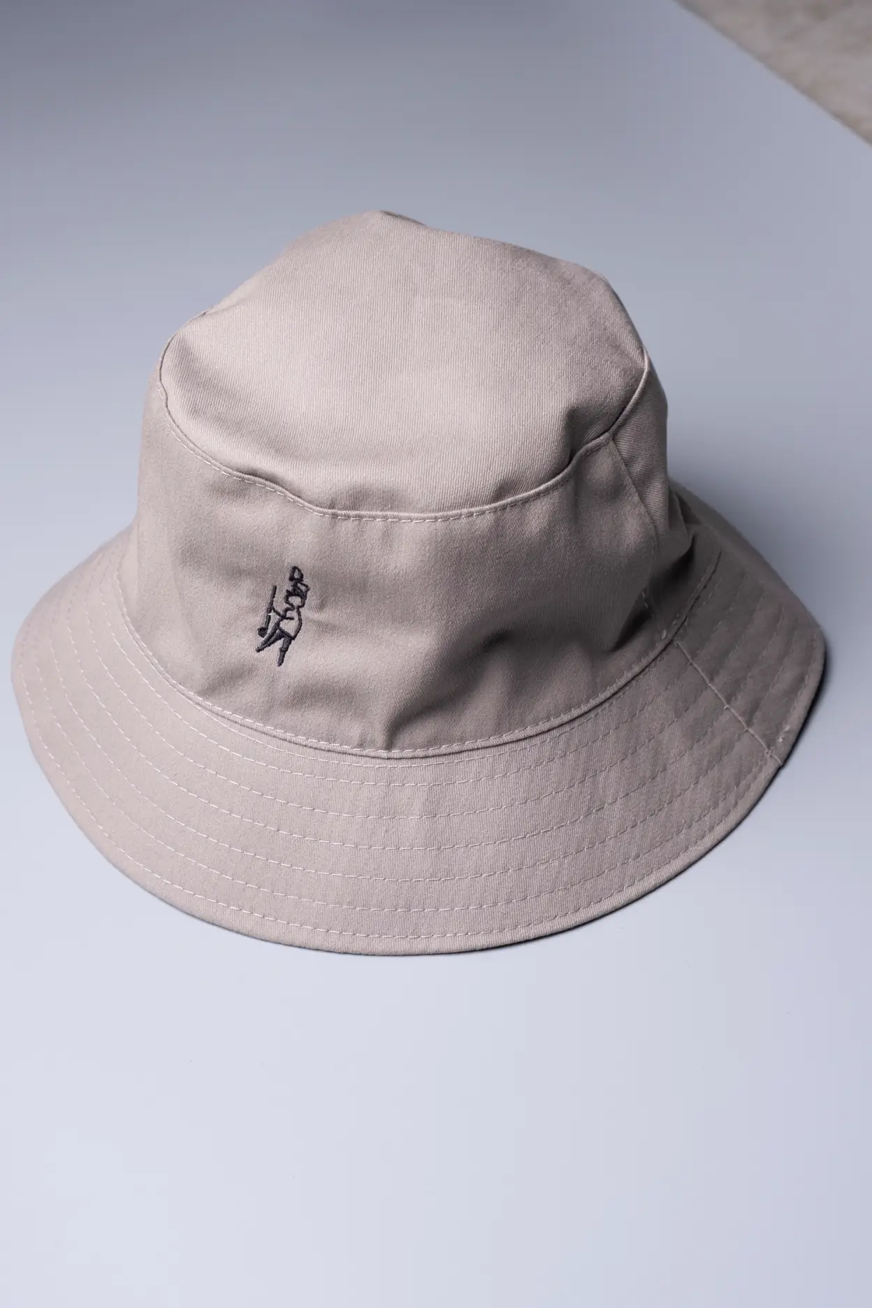 A bucket hat from the Fernando Zóbel Centennial Collection designed by The Art House.