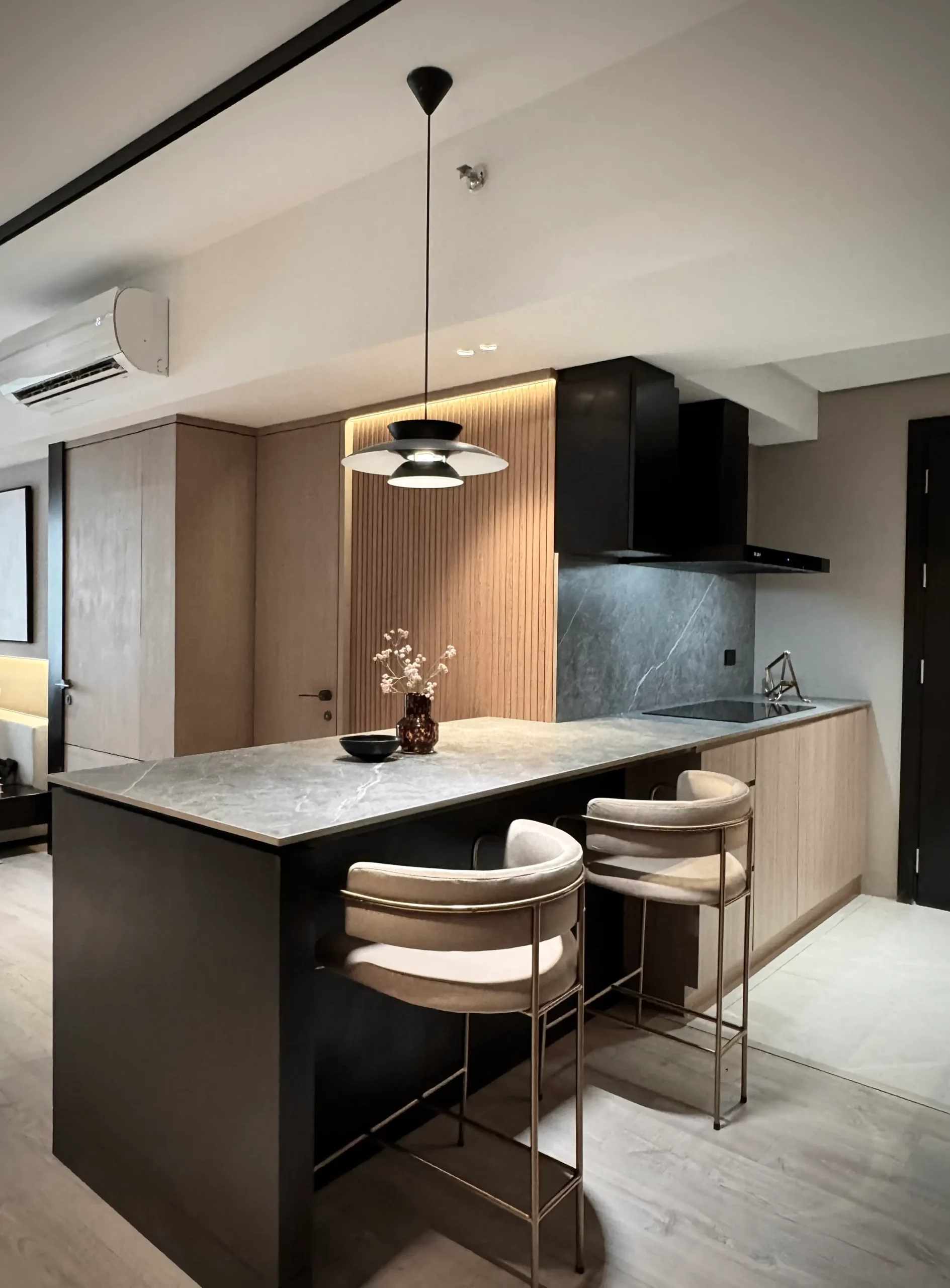 F Residence: Travelers’ Hotel-Inspired Second Home Embodying Continuity.