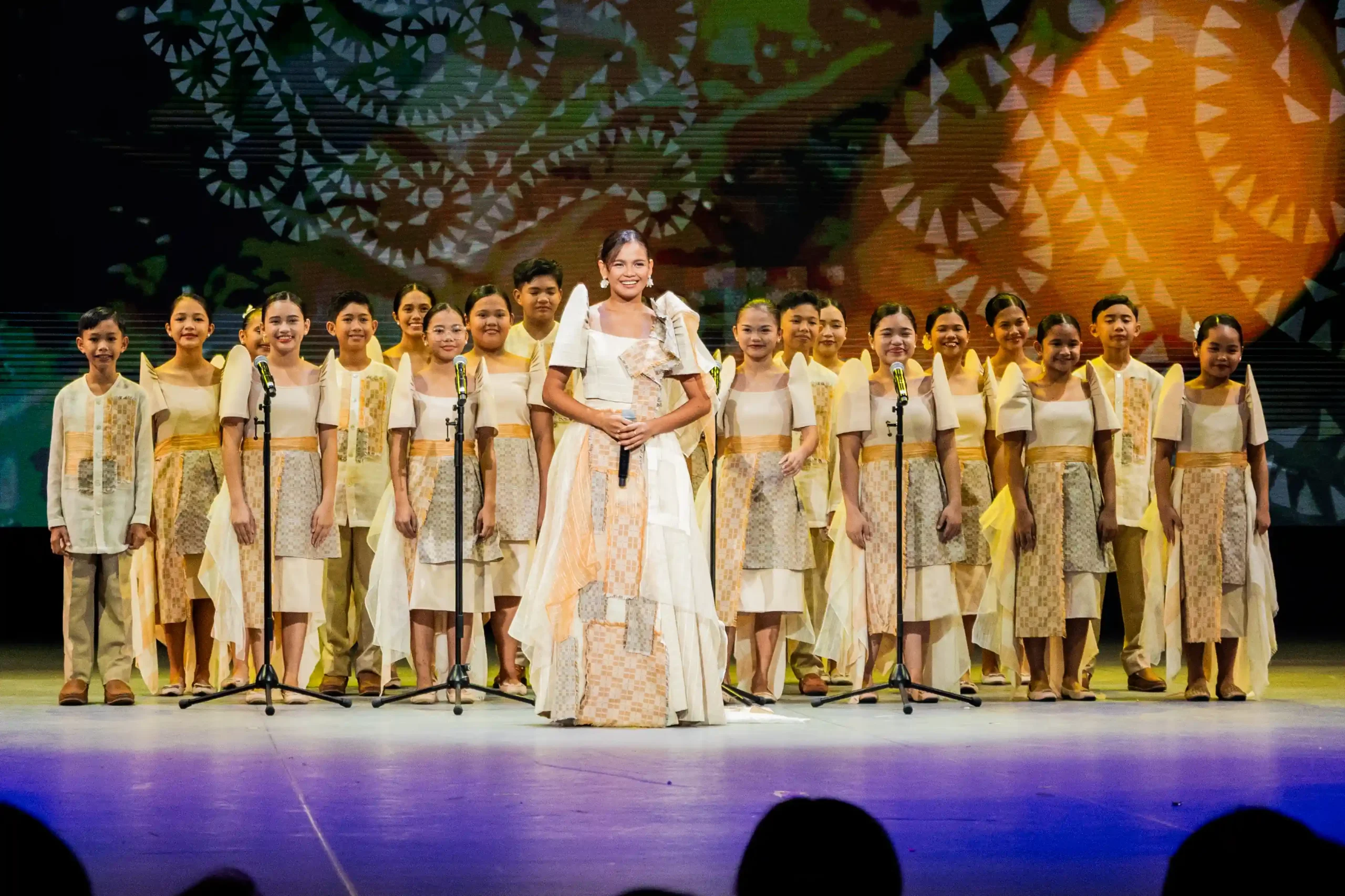 Pop artist Zephanie and the Loboc Children’s Choir wore semi-formal terno-inspired outfit made of open-weave abaca, linen, piña-seda, and cotton with whimsical abstract images or drawings. Designer: Windell Madis.