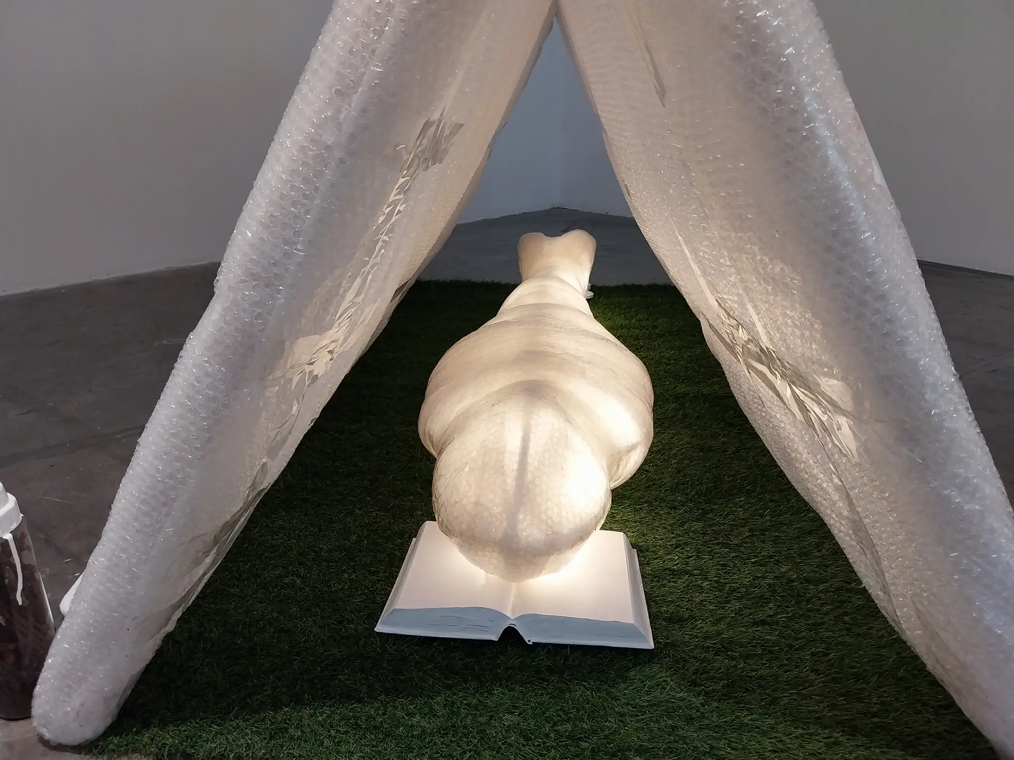 Juan Alcazaren III's work for "A Bench in the Park" at MO_Space.