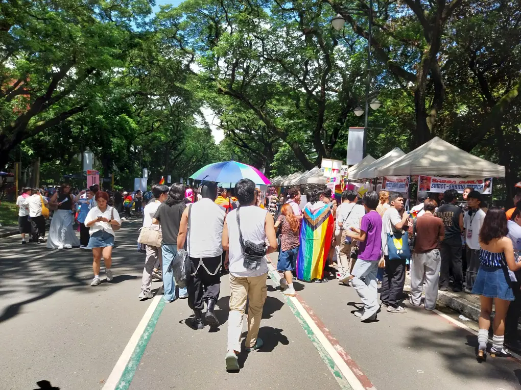 The openly-LGBTQIA+ crowd at LoveLaban Pride 2025 at UP Diliman. Photo by Elle Yap.