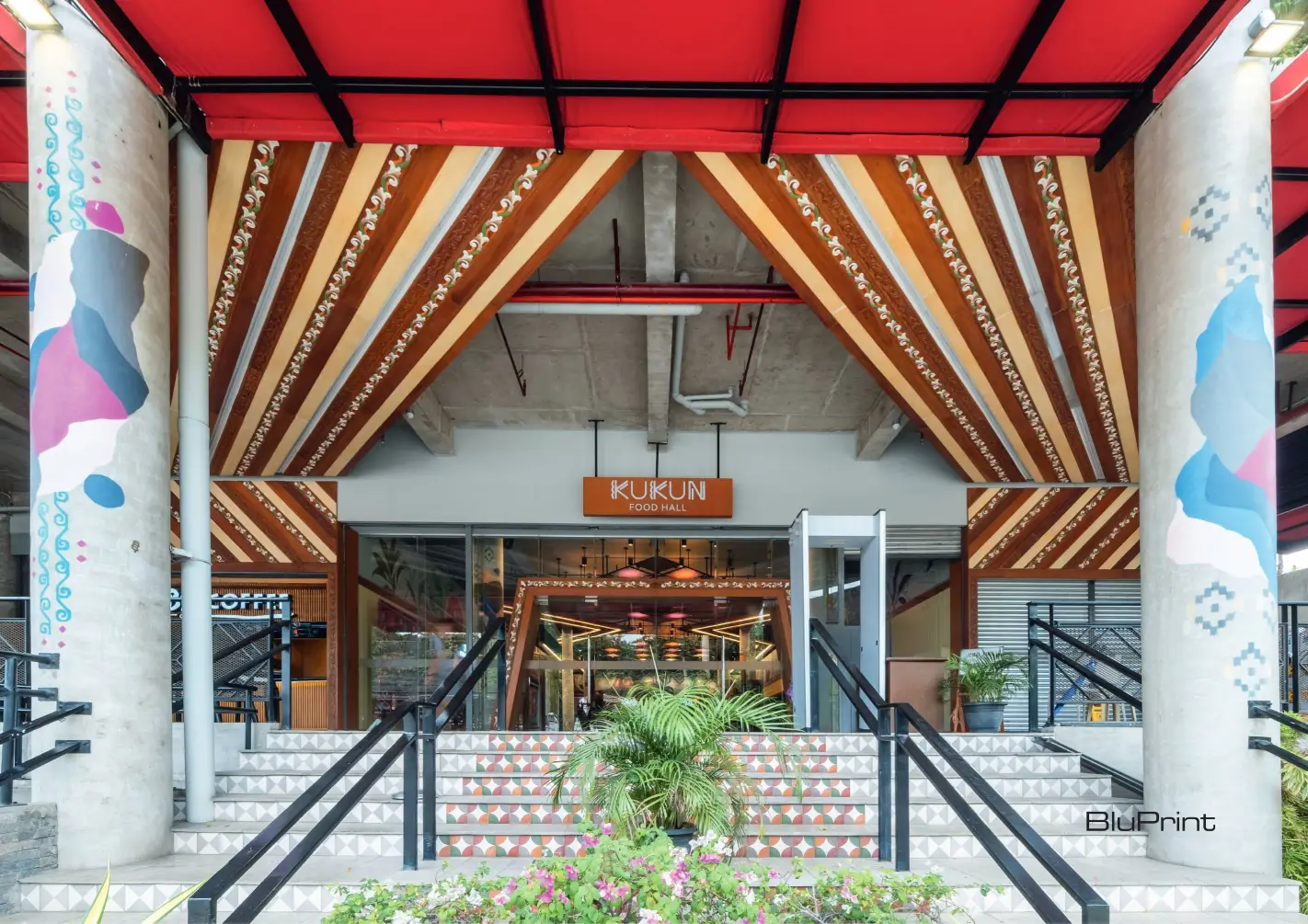 The entrance to the Kukun Food Hall isn’t just an invitation to a dining space, but a celebration of Davao heritage and culture represented by the hand-carved ceiling ornaments and column murals.