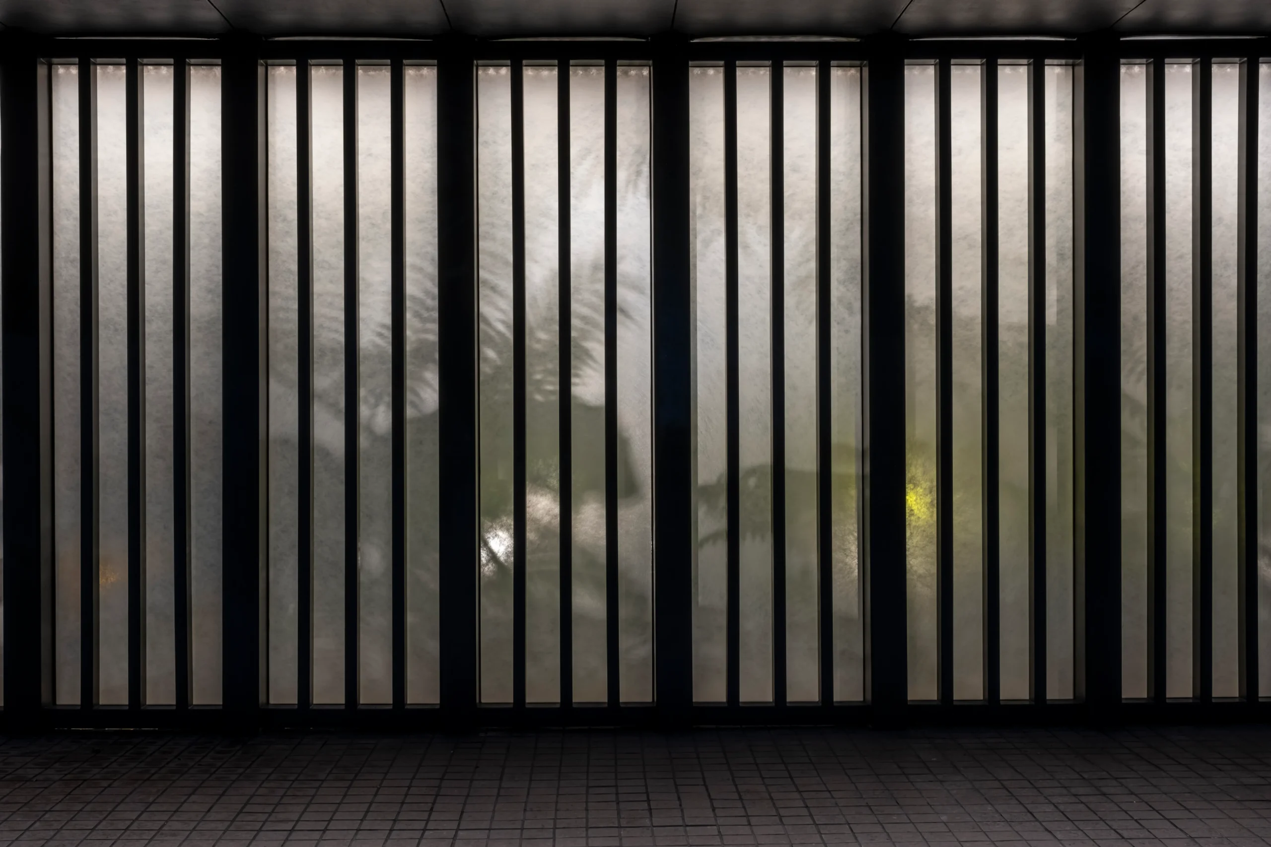 _DSF9327-HDR - BluPrint Translucent glass panels in between black steel bars.