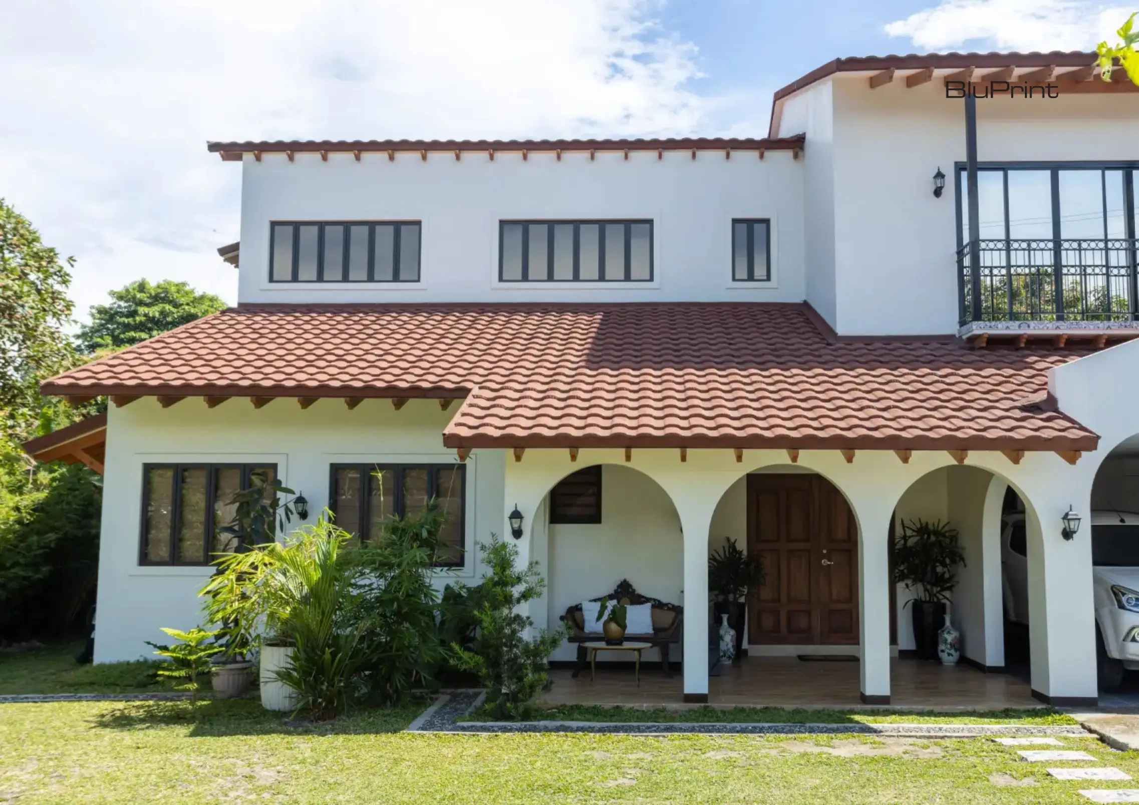 Casa Diago exhibits Mediterranean influences paired with design strategies suited to the local climate. It was designed by Gaston Architecture Studio.