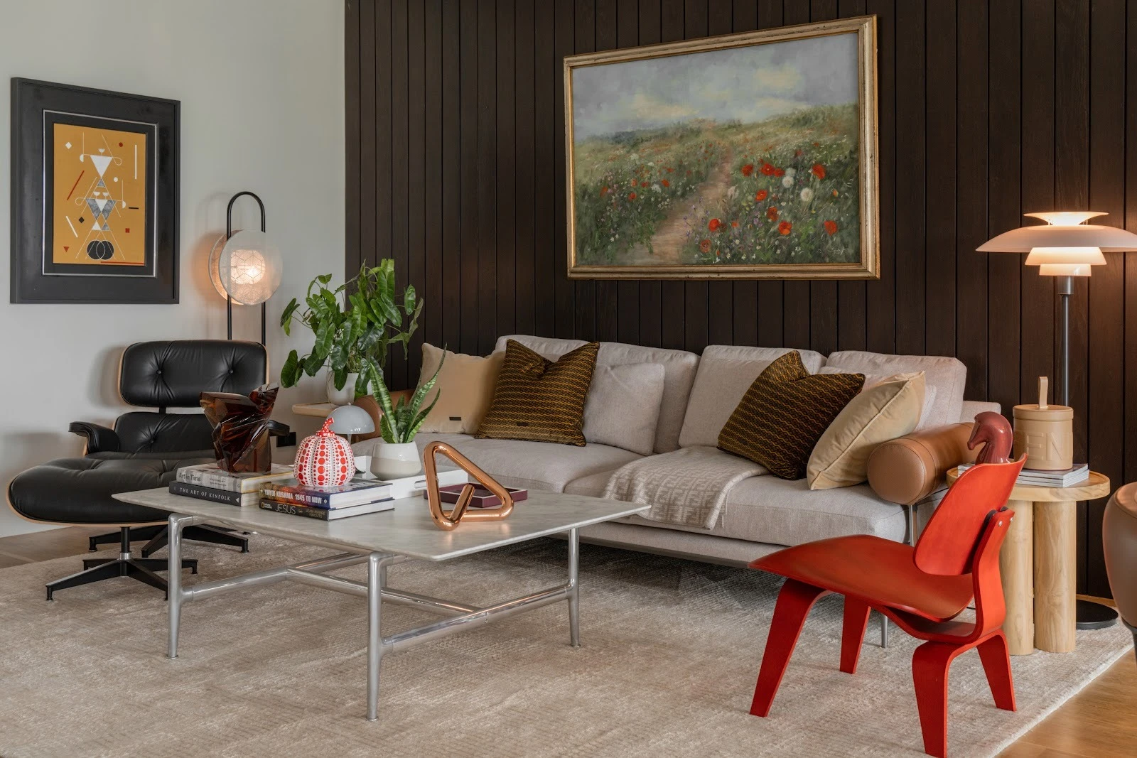 B&B ITALIA Atoll sofa and Diesis small table by Antonio Citterio, Allure O’ table by Monica Armani.