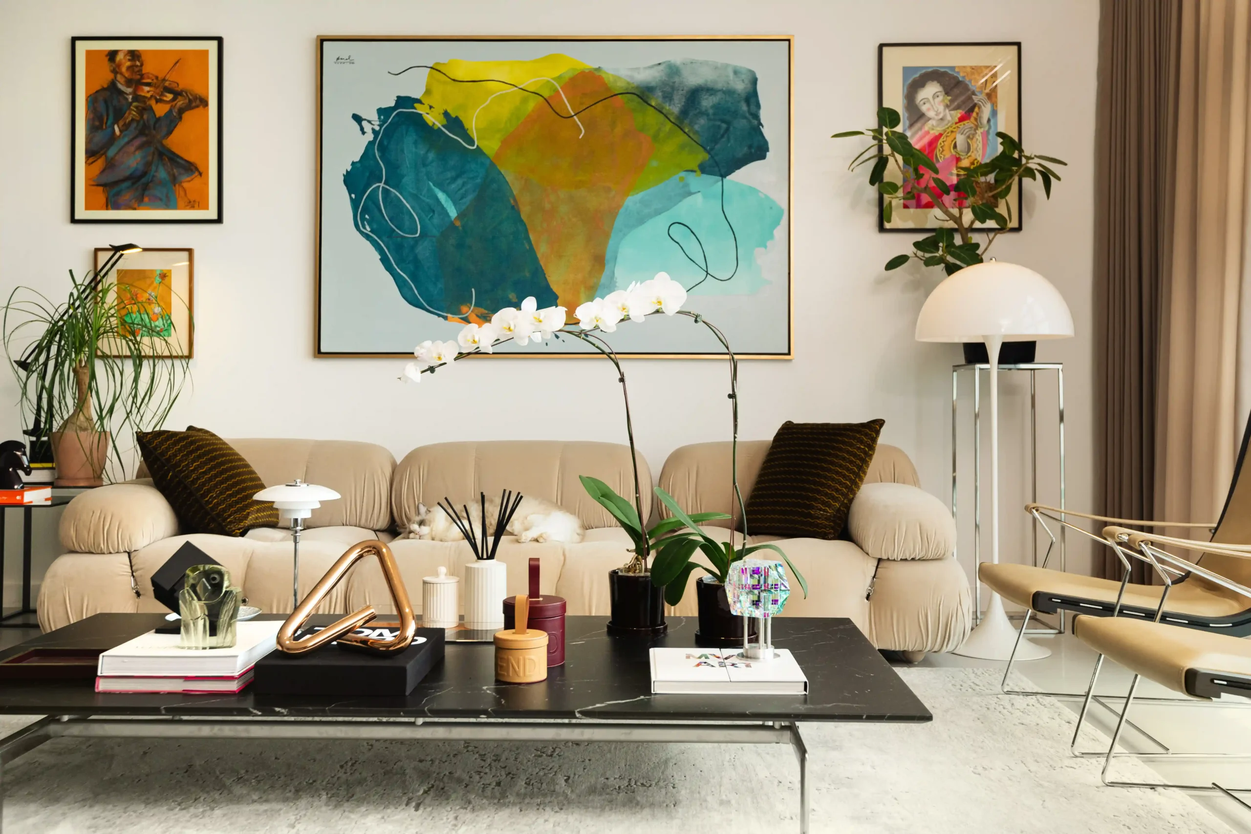 B&B ITALIA Camaleonda sofa by Mario Bellini, Diesis small table by Antonio Citterio & Paolo Nava, J.J. armchair by Antonio Citterio.