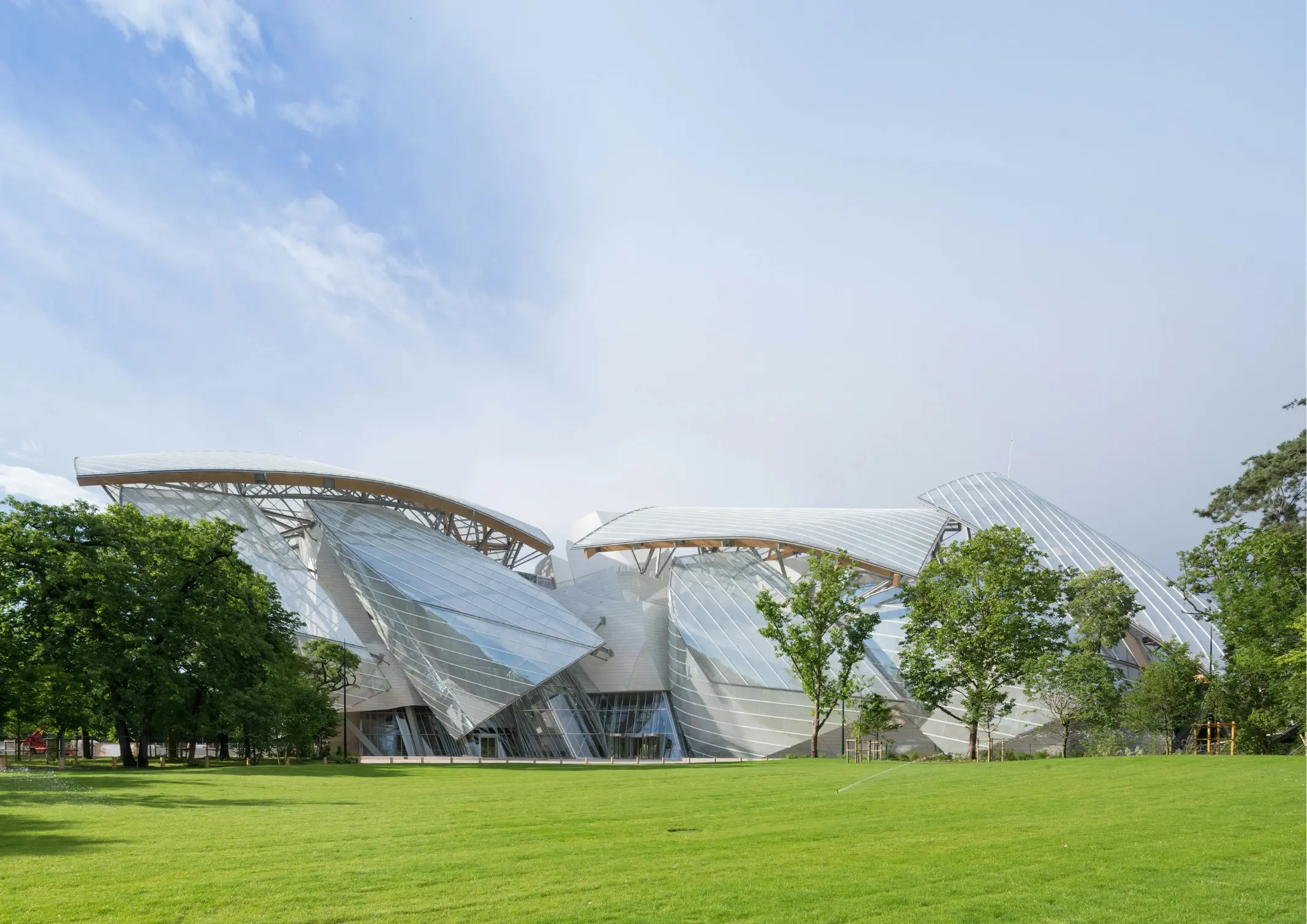 Louis Vuitton Foundation by Frank Gehry
